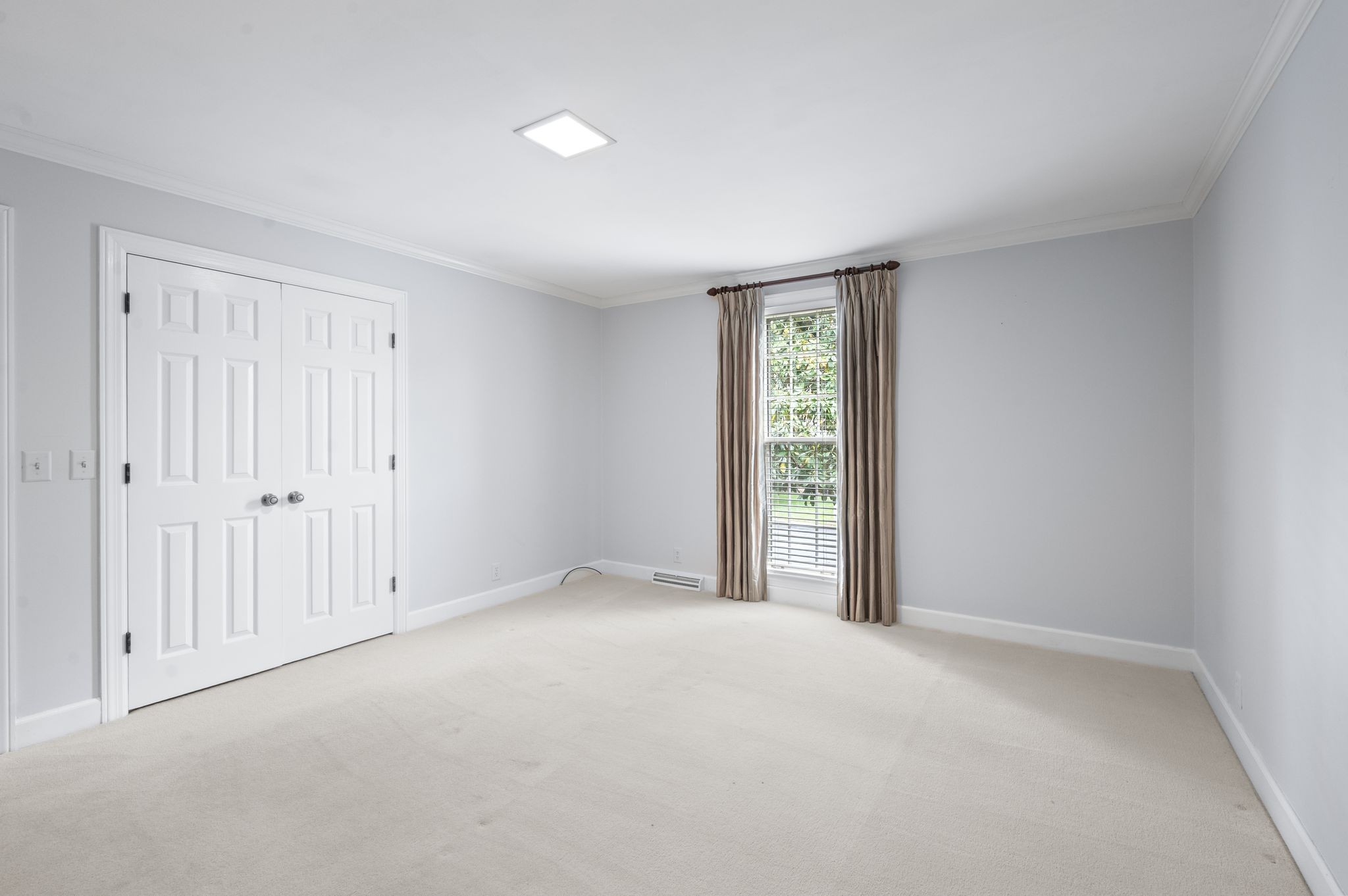 2105 Hobbs Ct