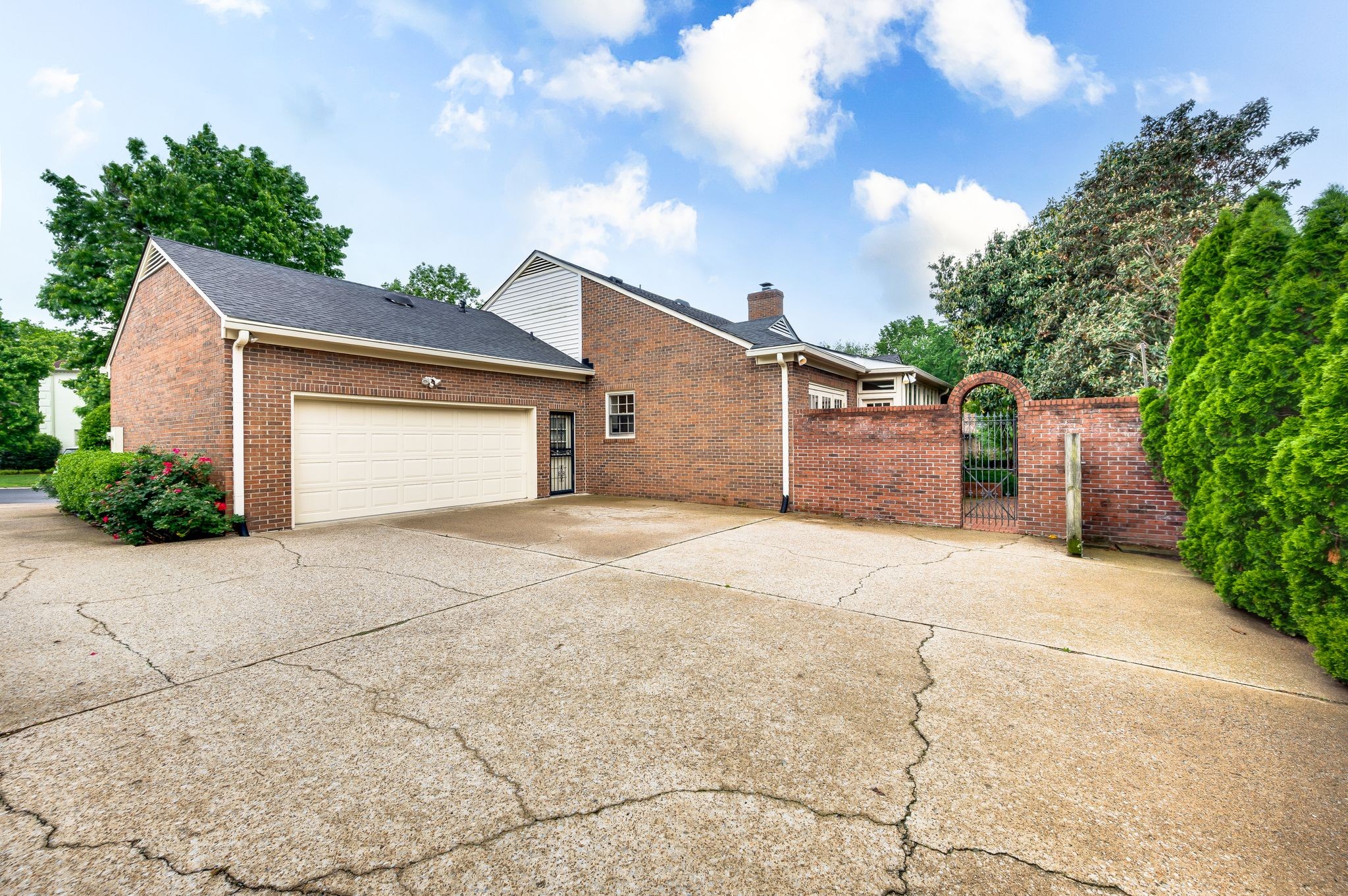 2105 Hobbs Ct