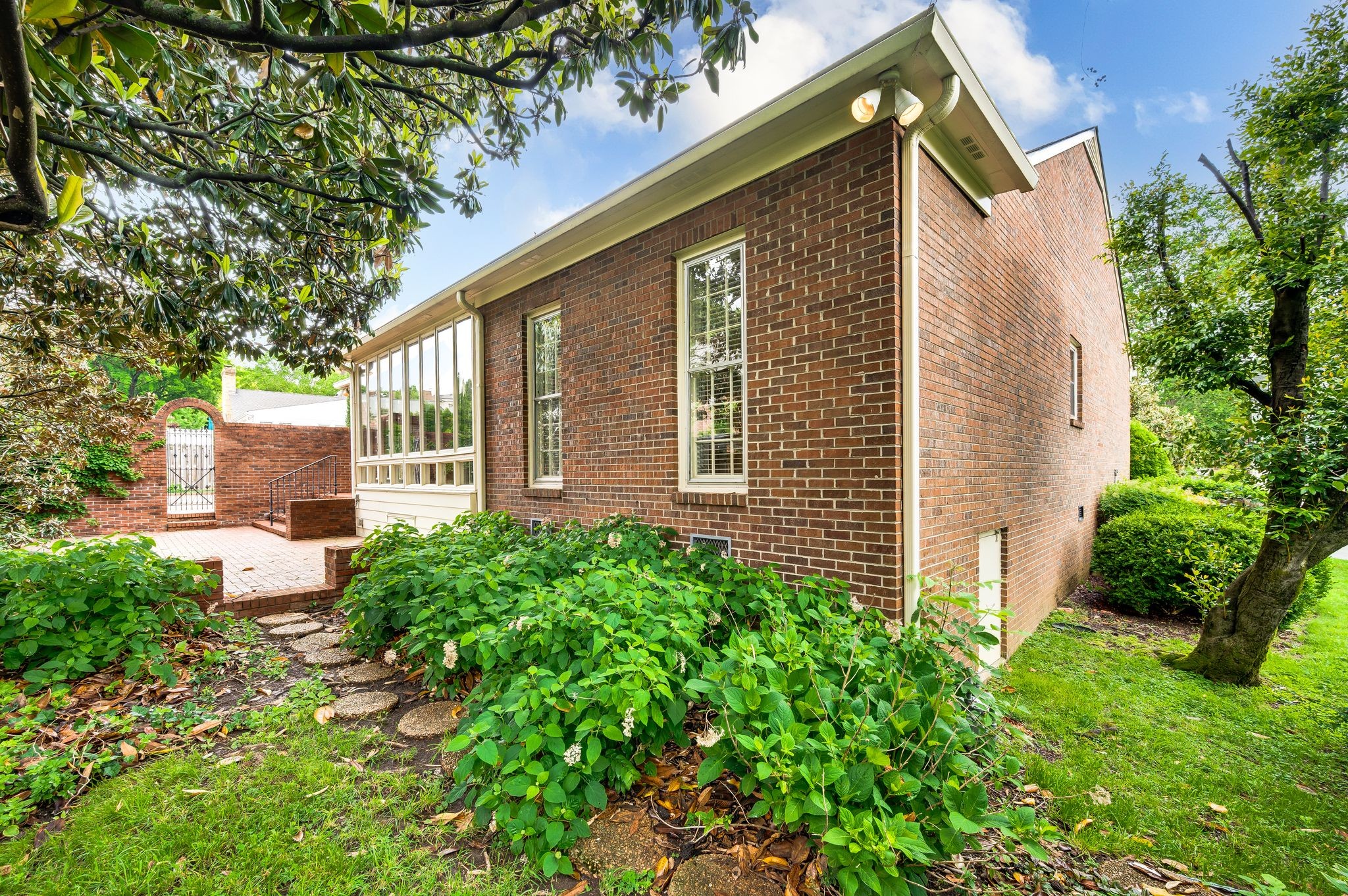 2105 Hobbs Ct