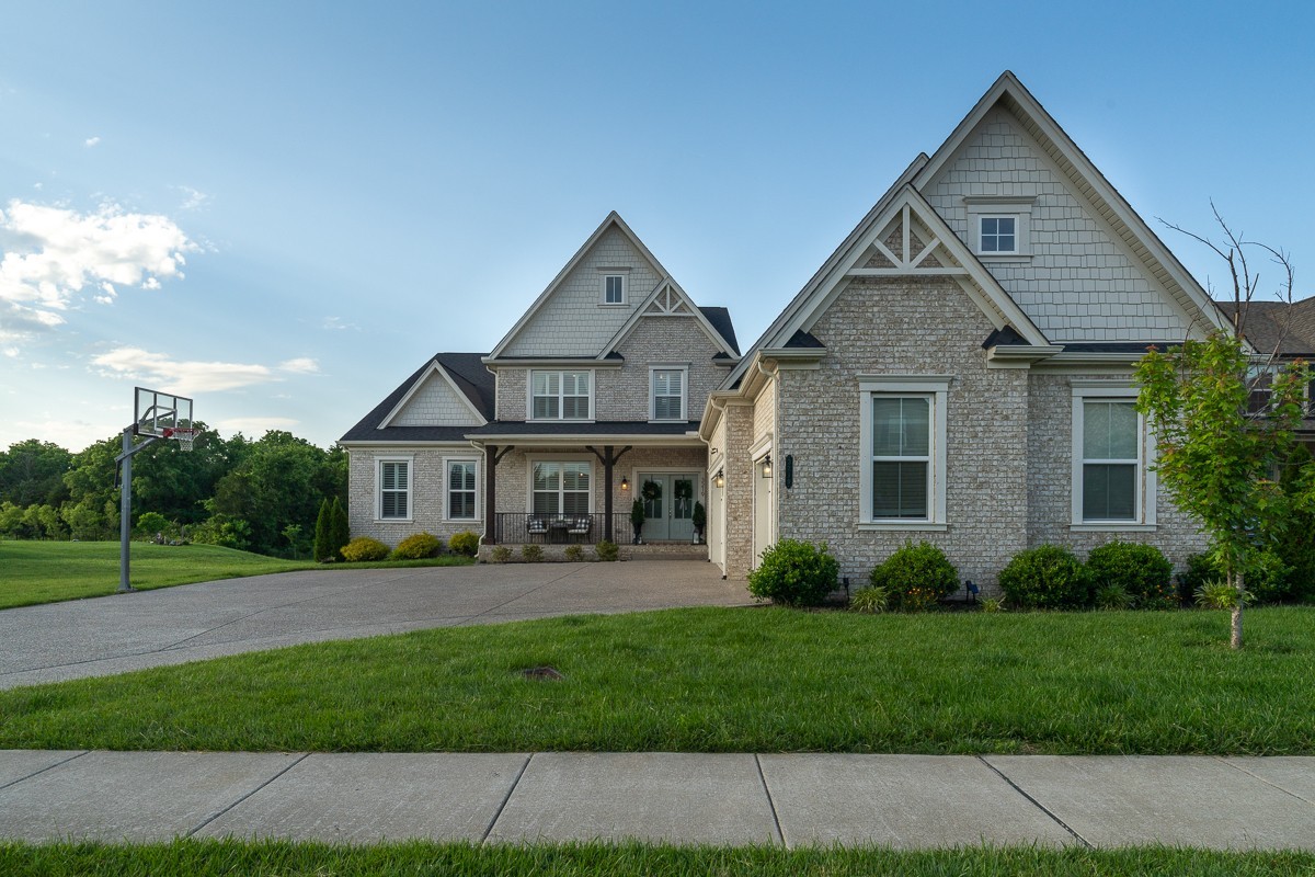 3219 Bradfield Dr
