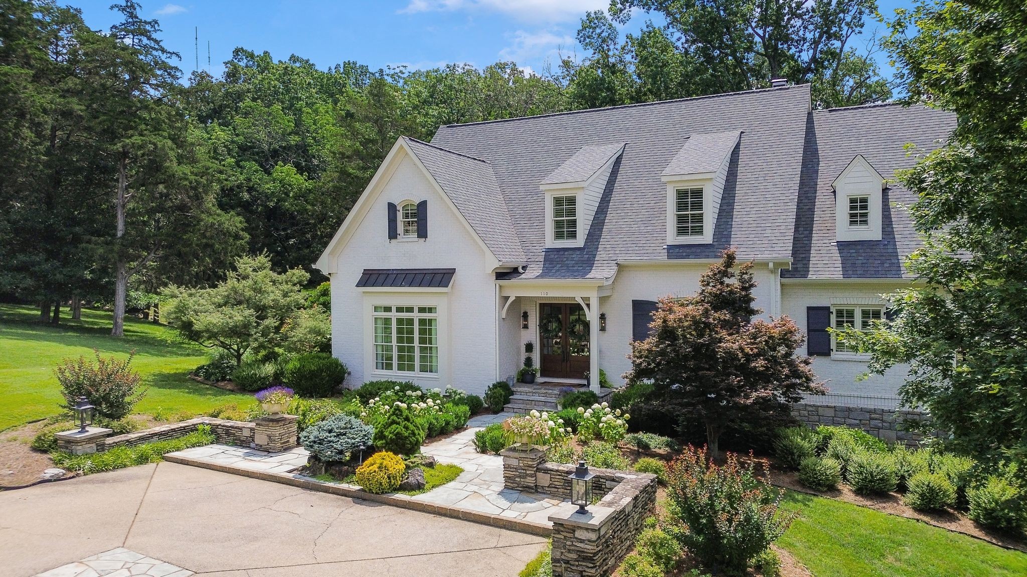 110 Balleroy Dr