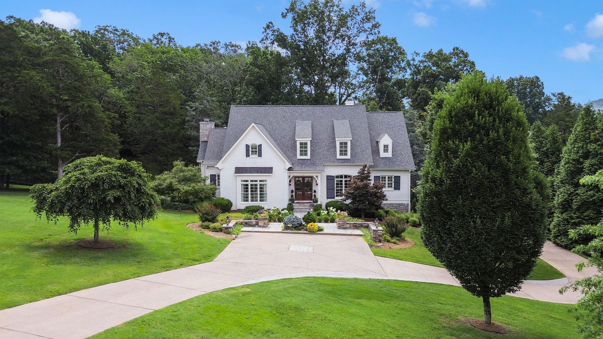 110 Balleroy Dr