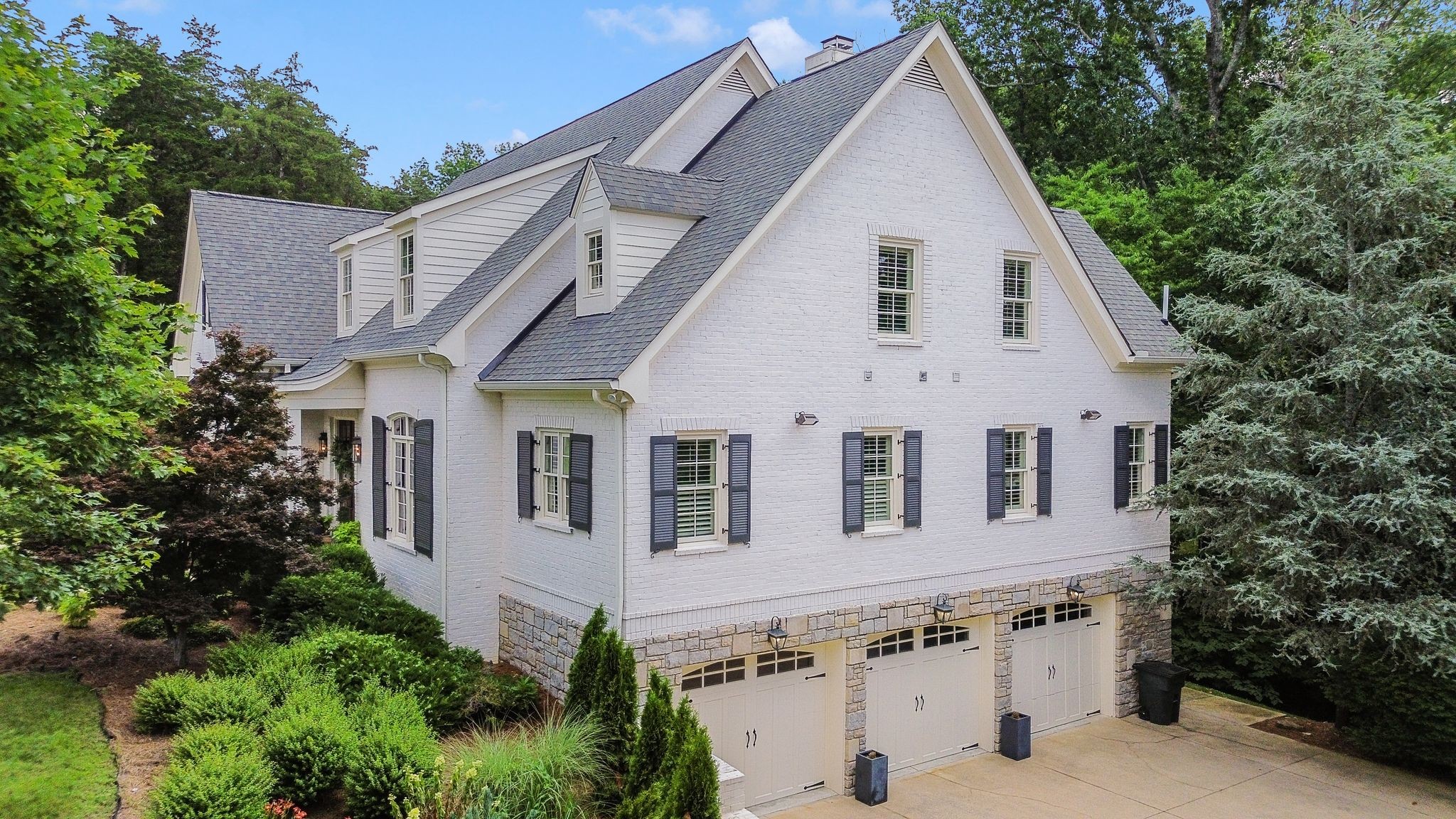 110 Balleroy Dr