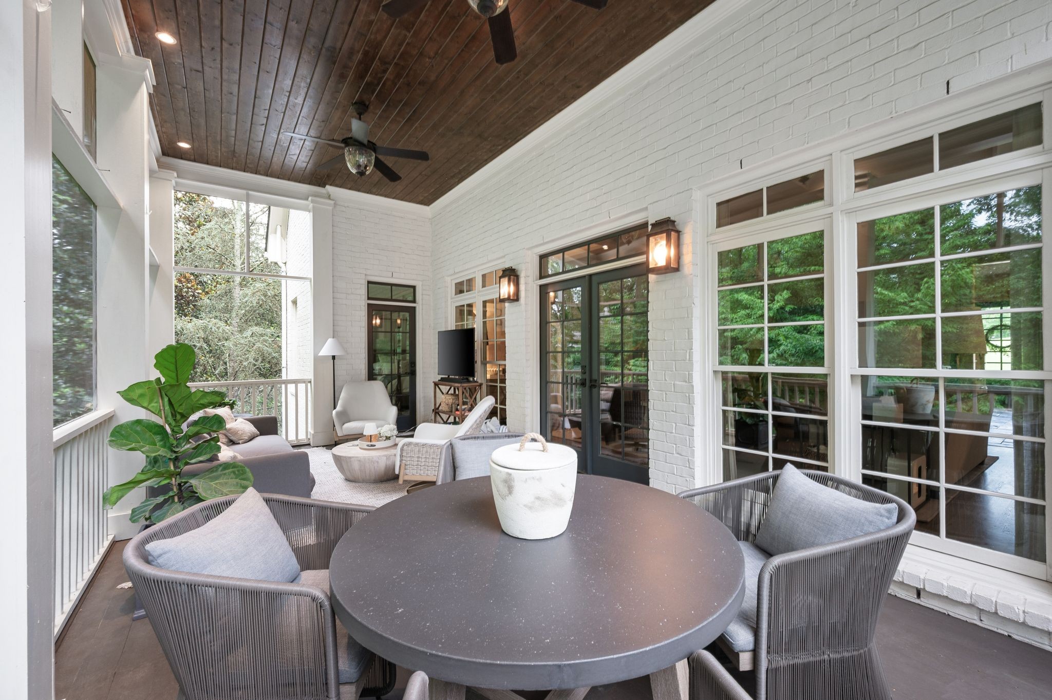 110 Balleroy Dr