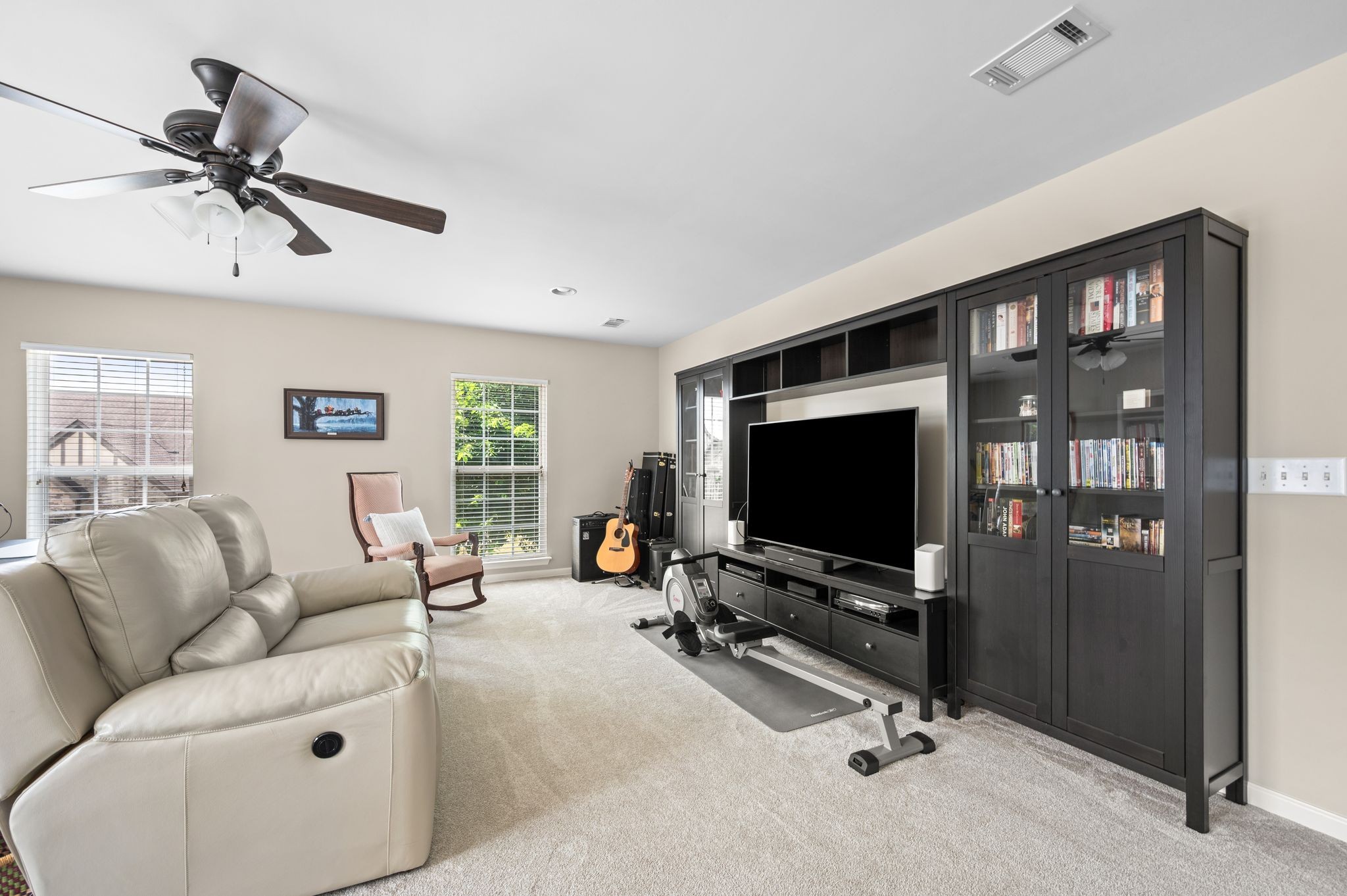9021 Macauley Ln