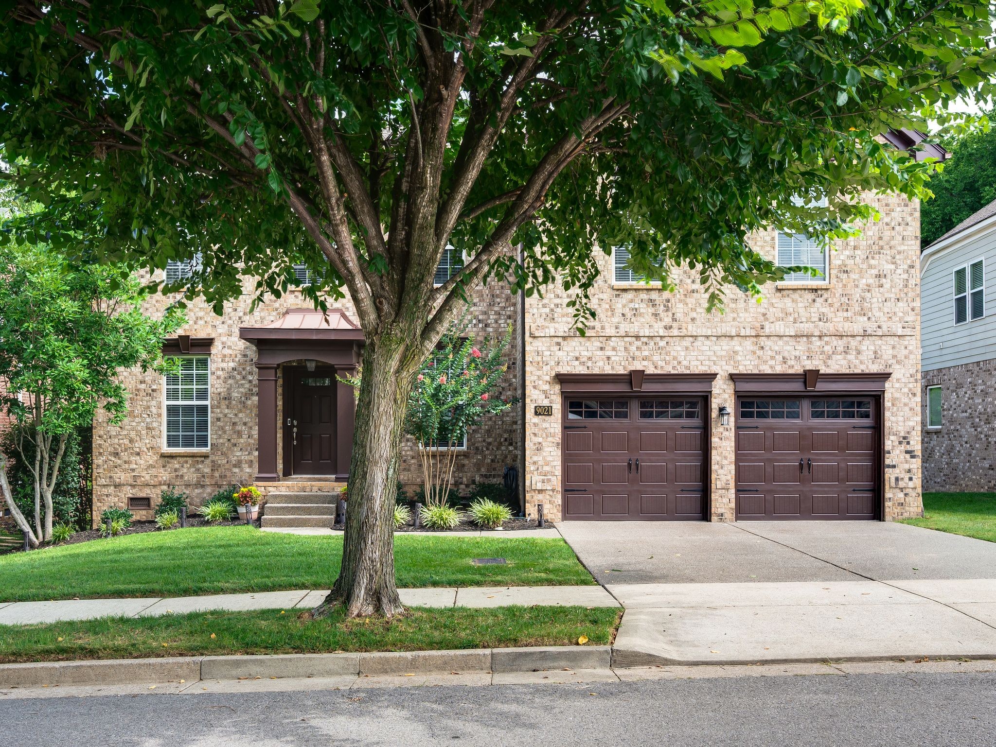 9021 Macauley Ln
