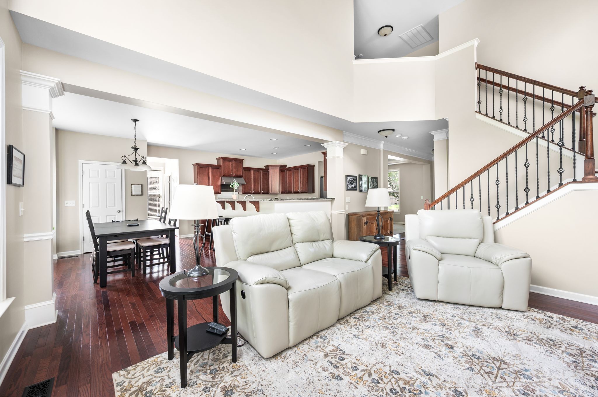 9021 Macauley Ln