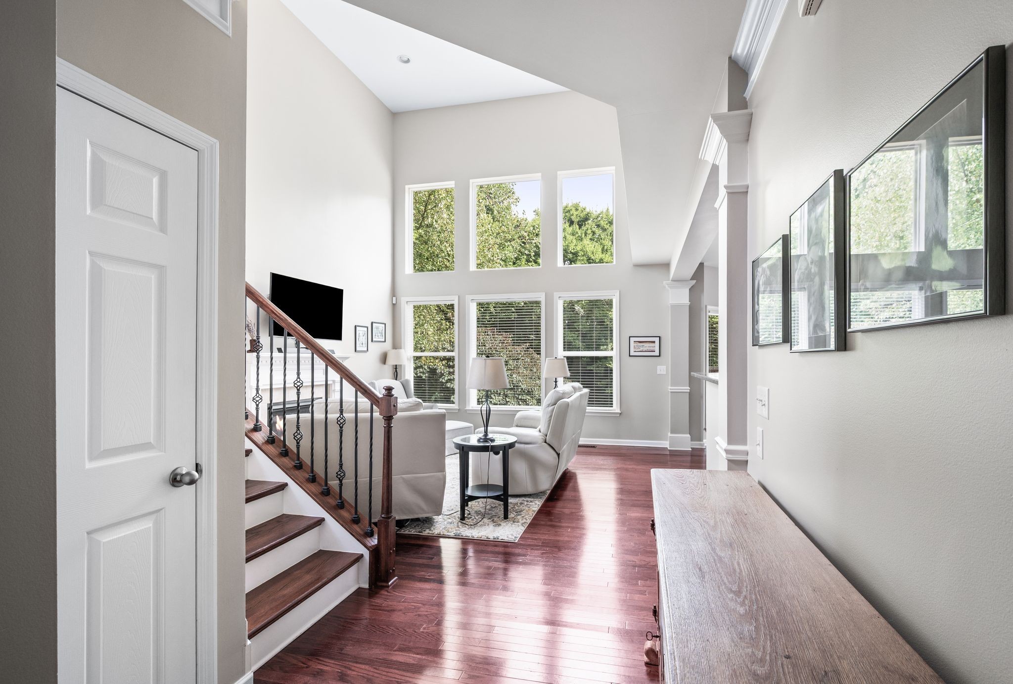 9021 Macauley Ln