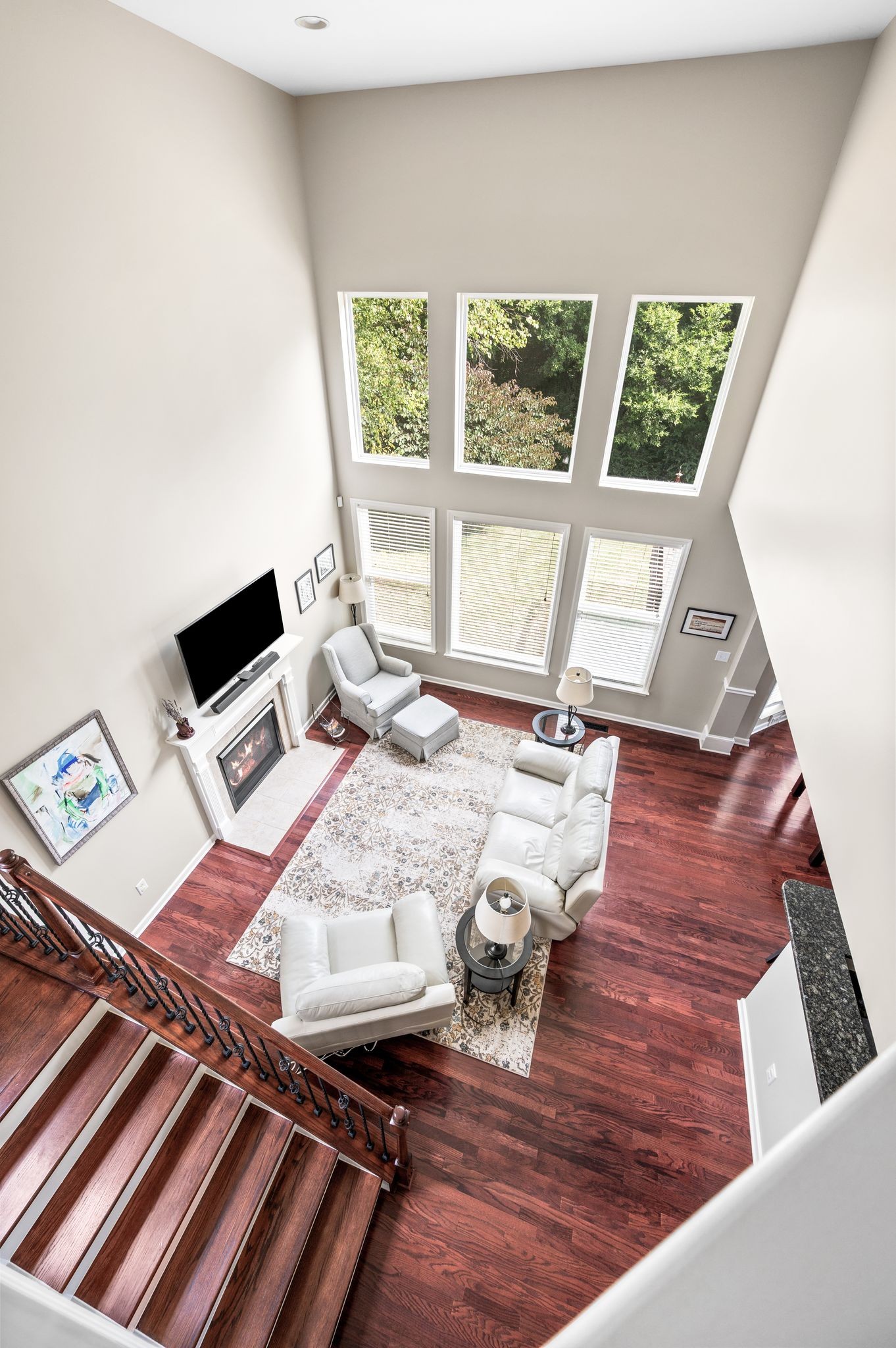 9021 Macauley Ln