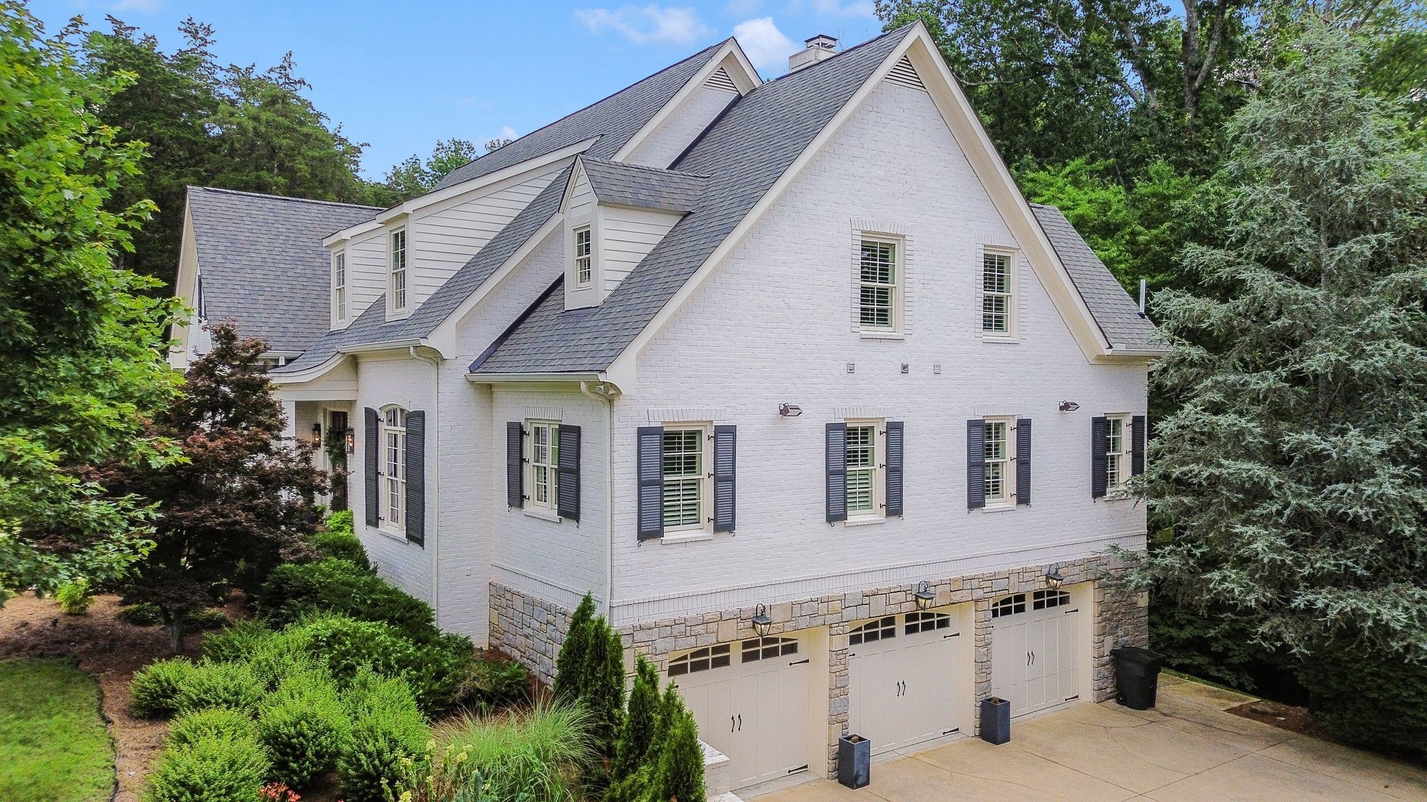 110 Balleroy Dr