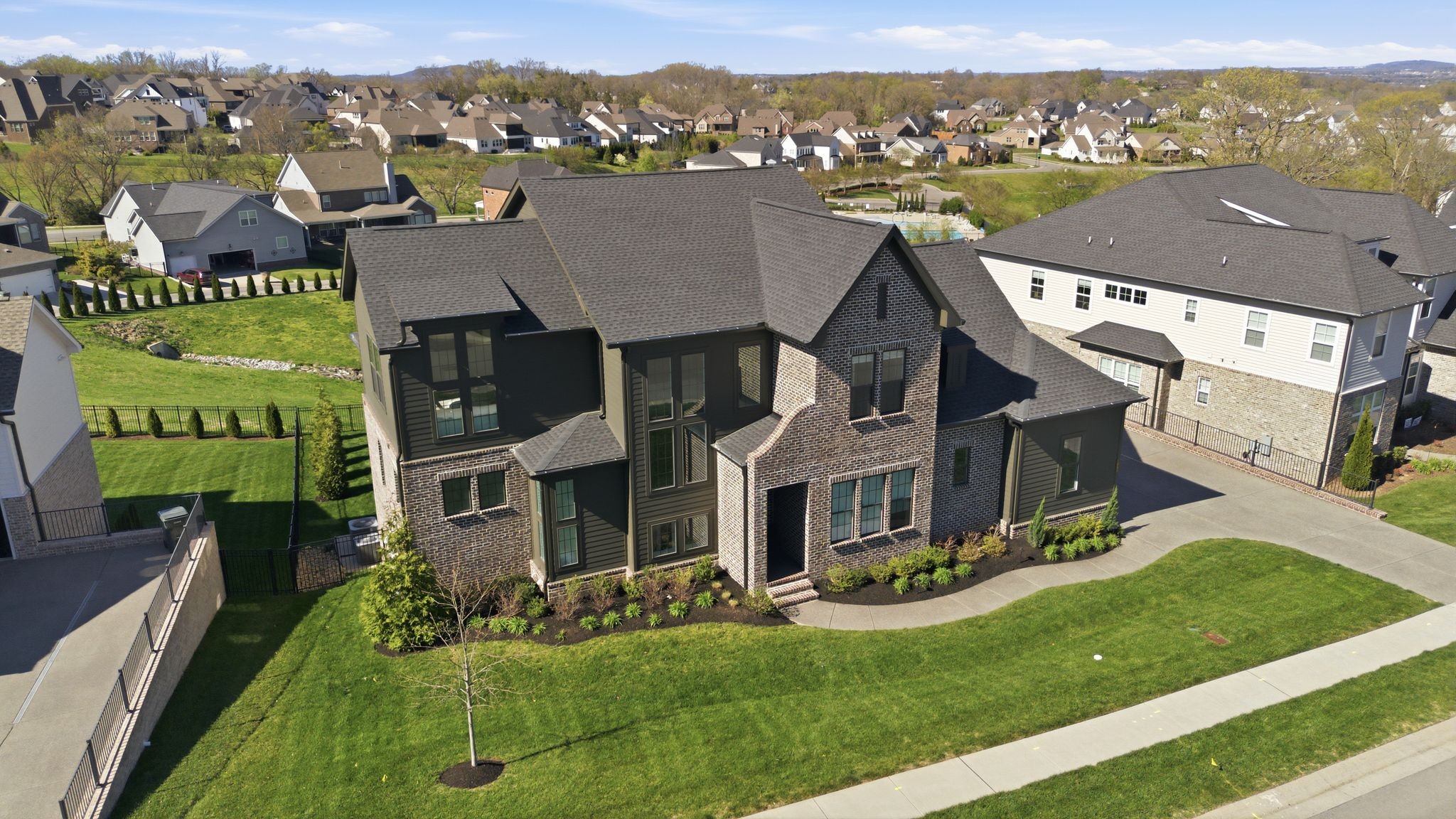 1008 Lawson Ln