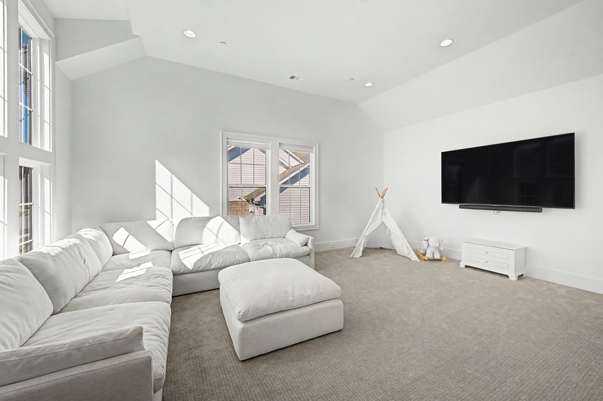1008 Lawson Ln