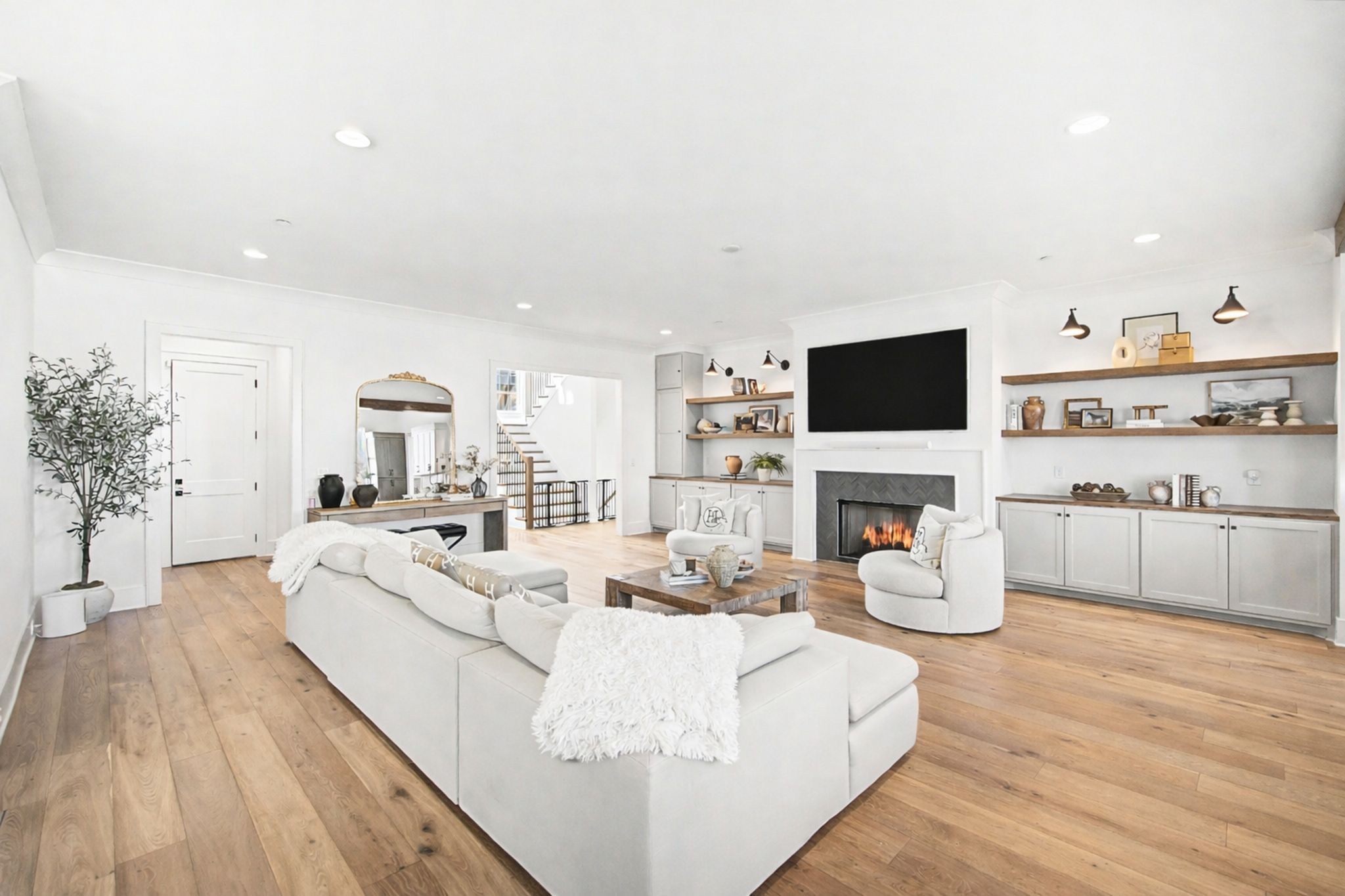 1008 Lawson Ln