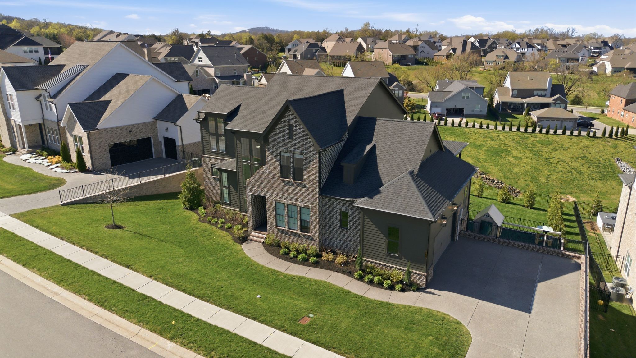 1008 Lawson Ln