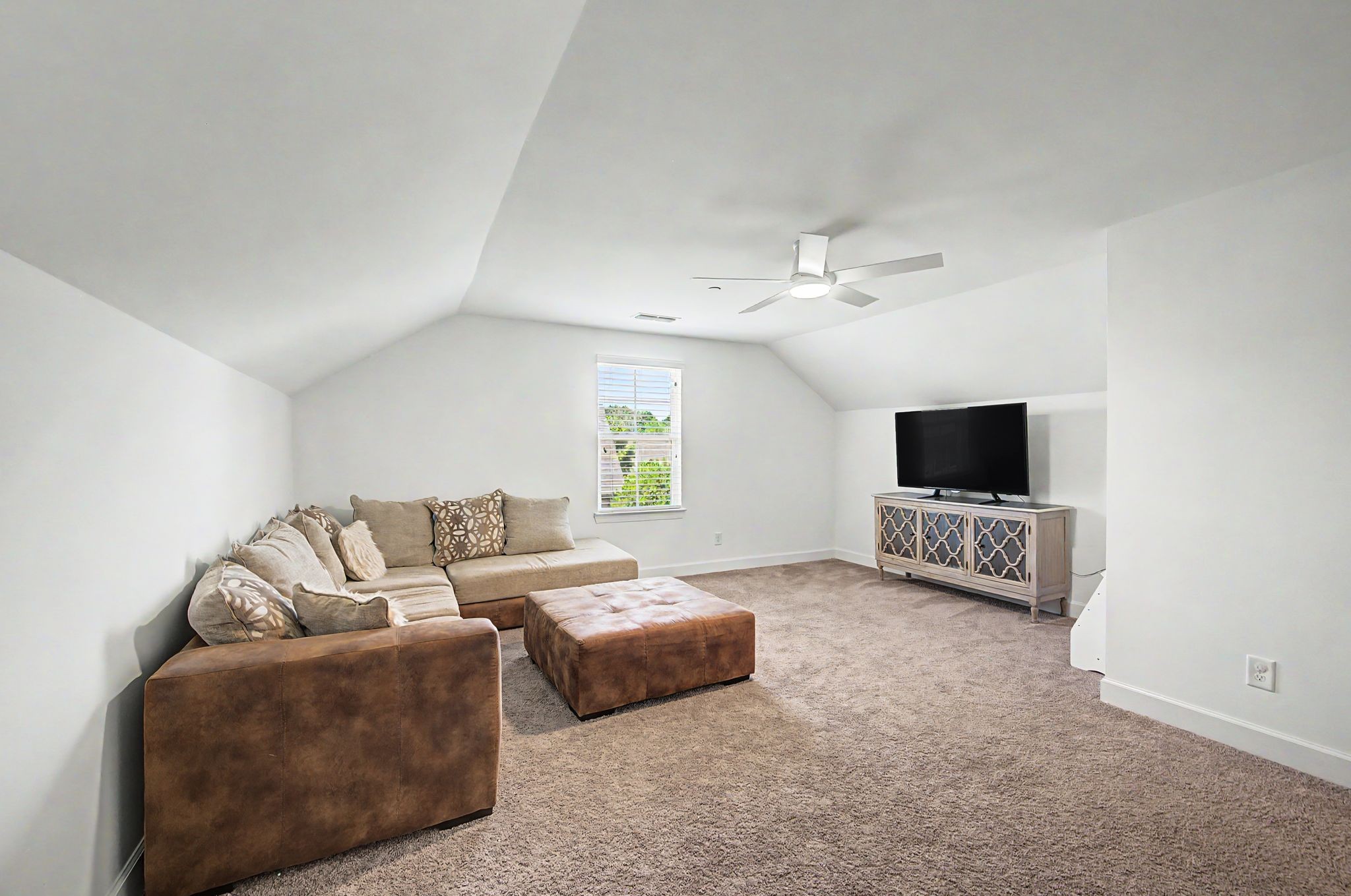 1241 Plumeria Pl