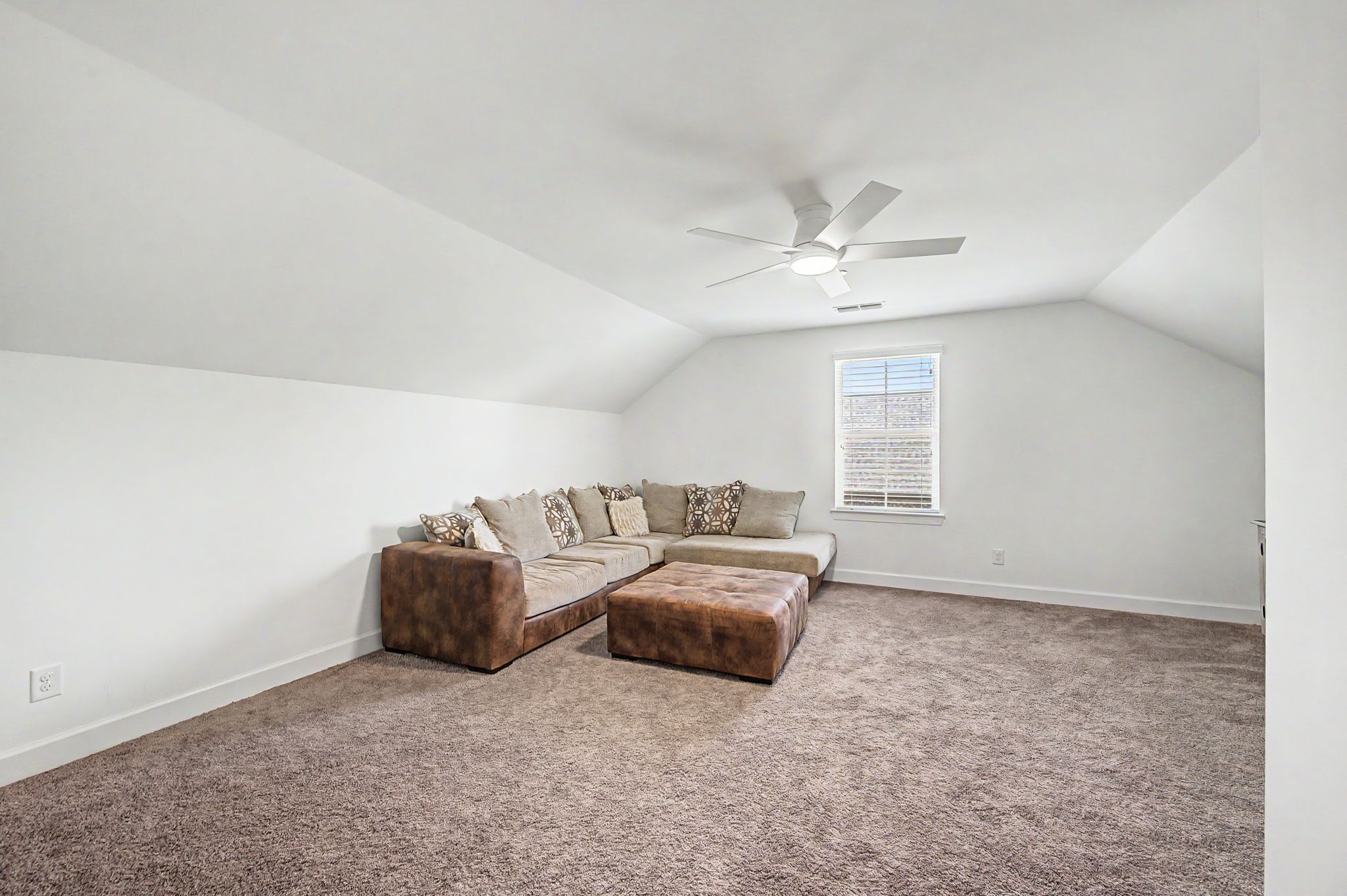 1241 Plumeria Pl