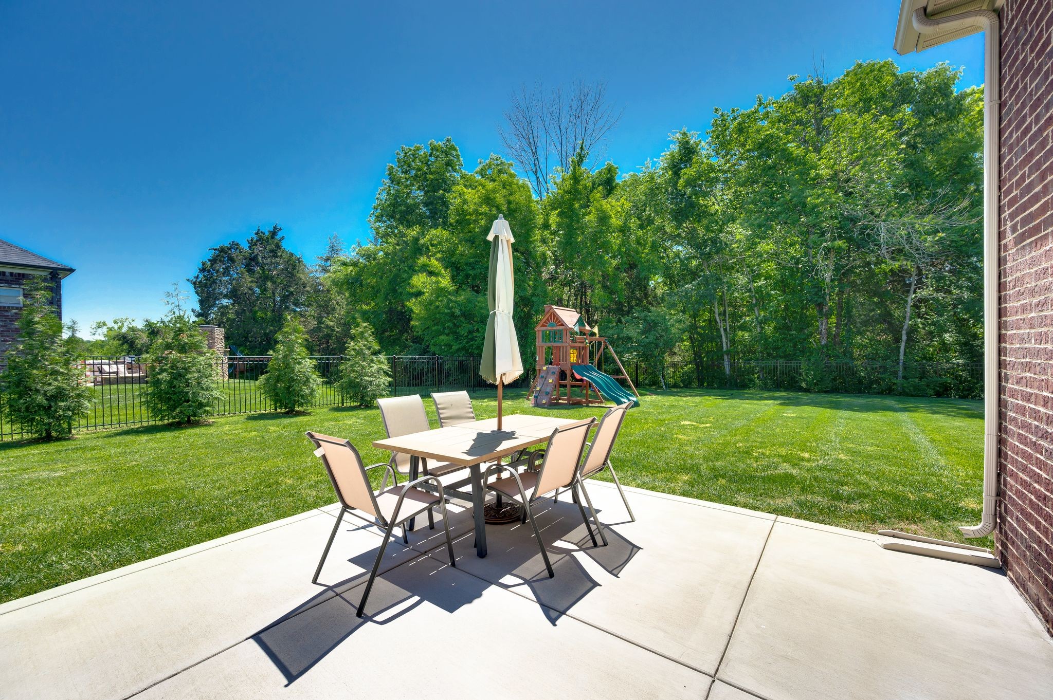 1241 Plumeria Pl