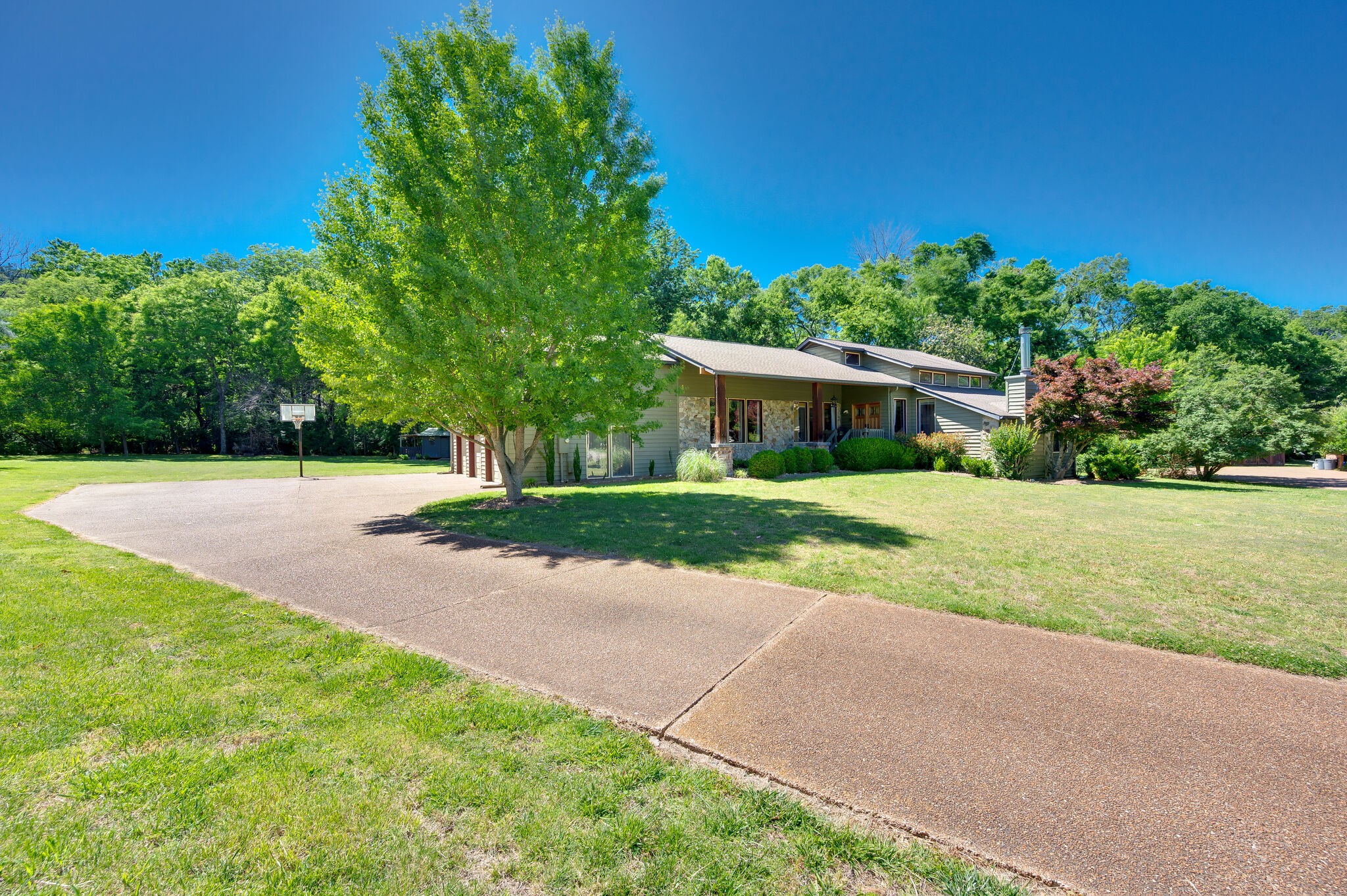 6106 Martingale Ln