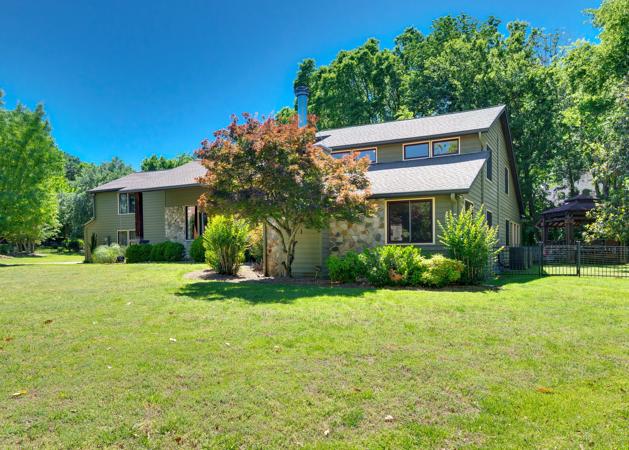 6106 Martingale Ln