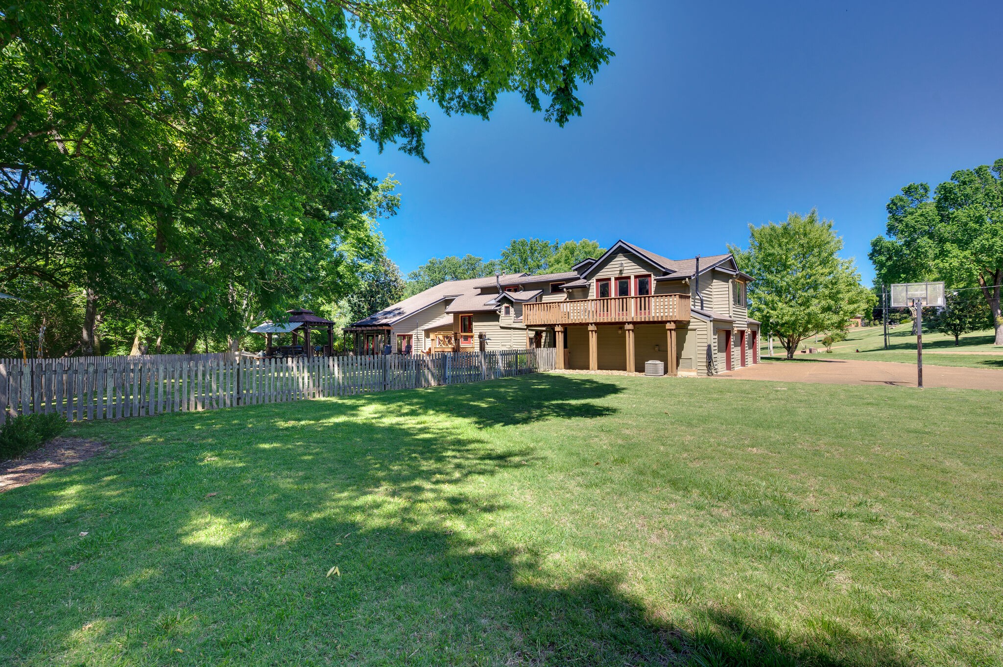 6106 Martingale Ln