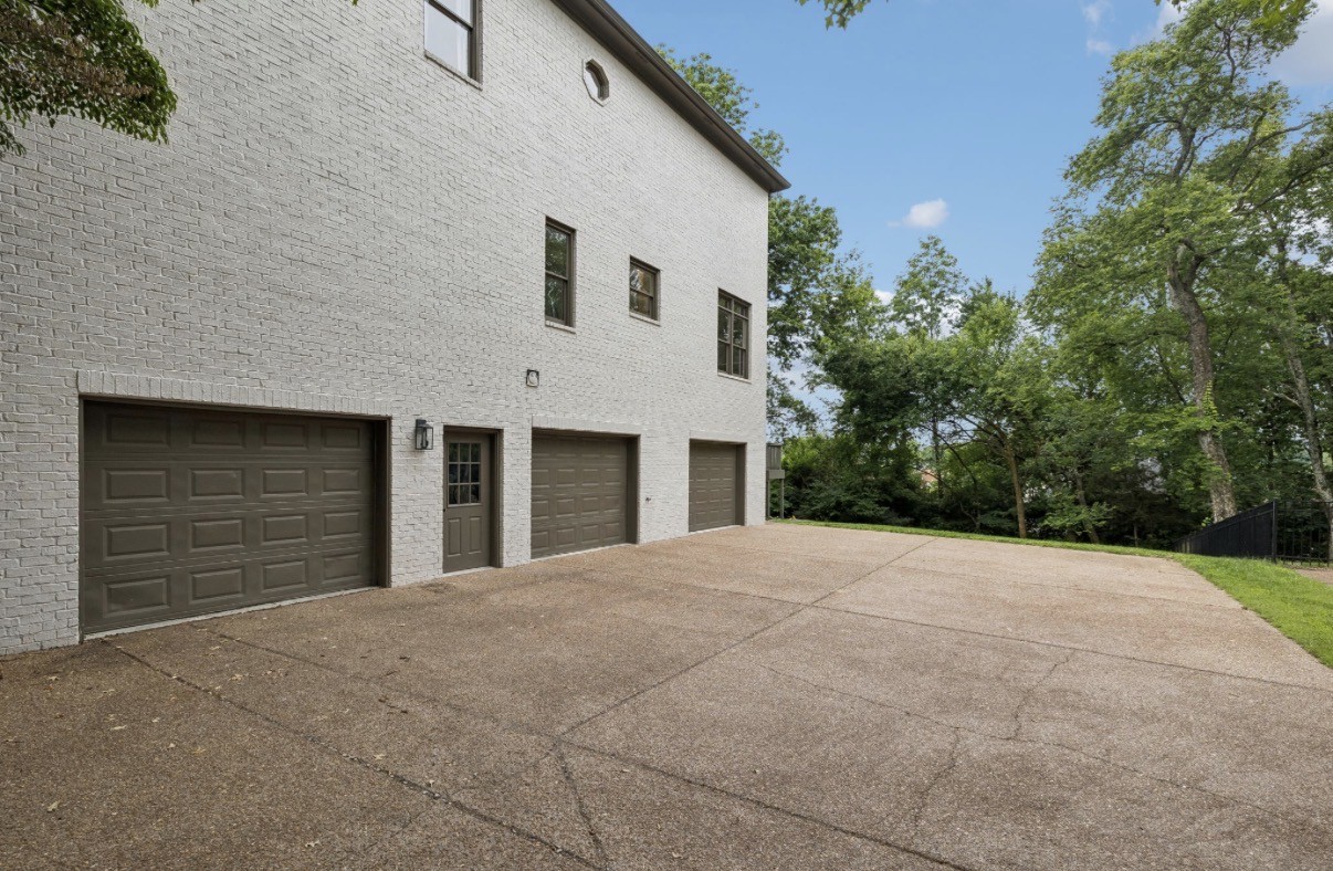 9441 Highwood Hill Rd