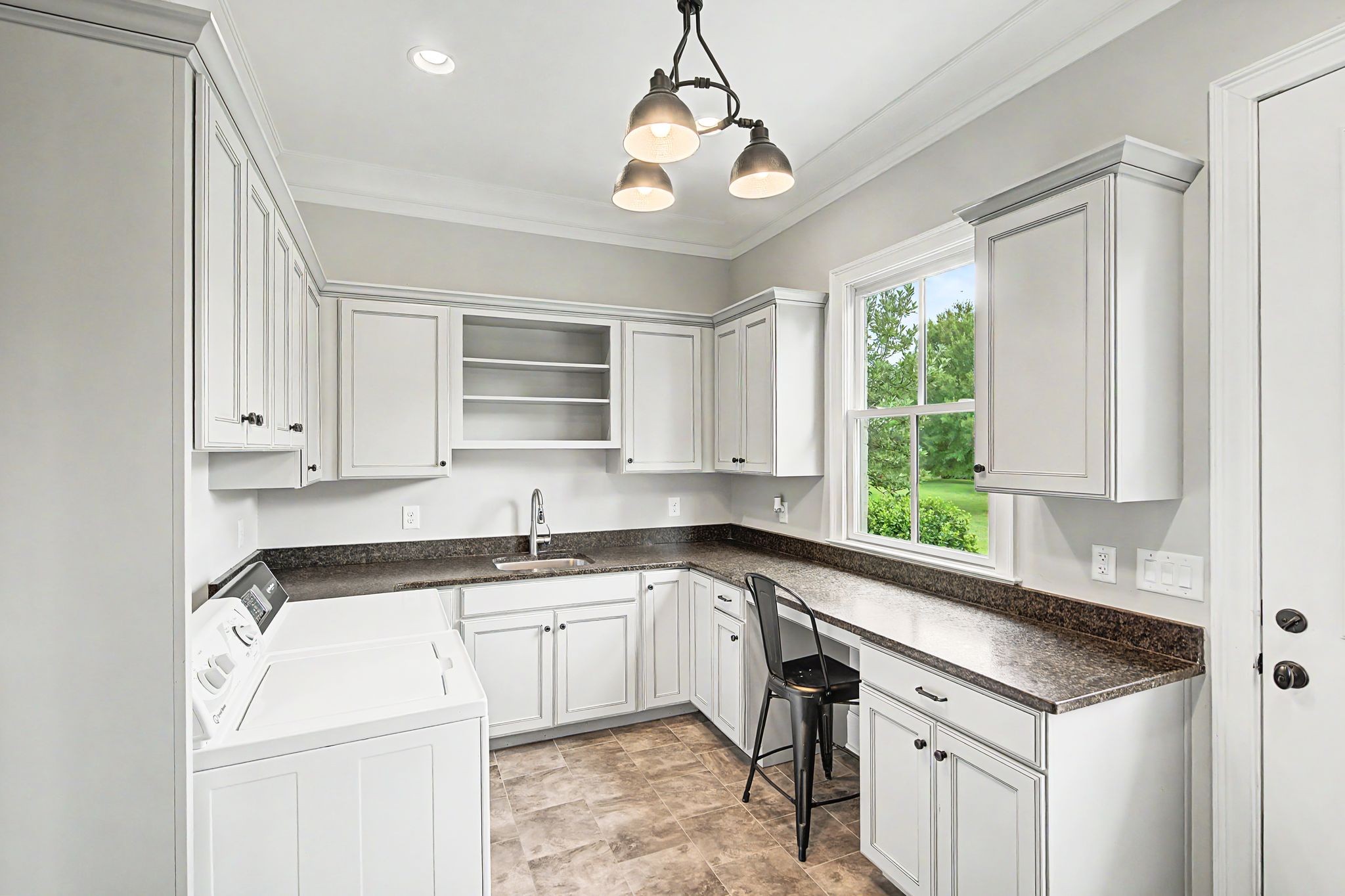 401 Belle Glen Ln
