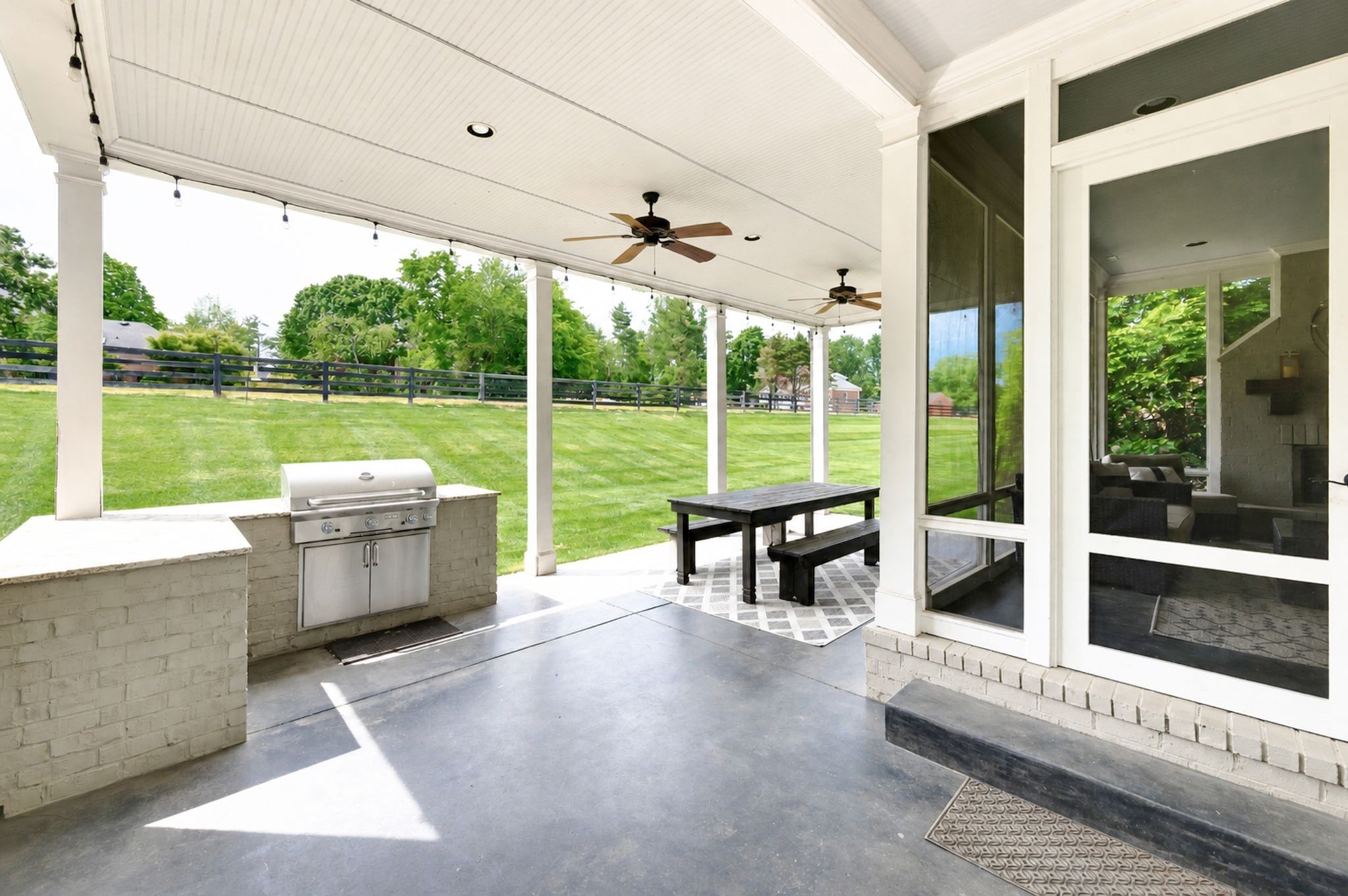9476 Highland Bend Ct