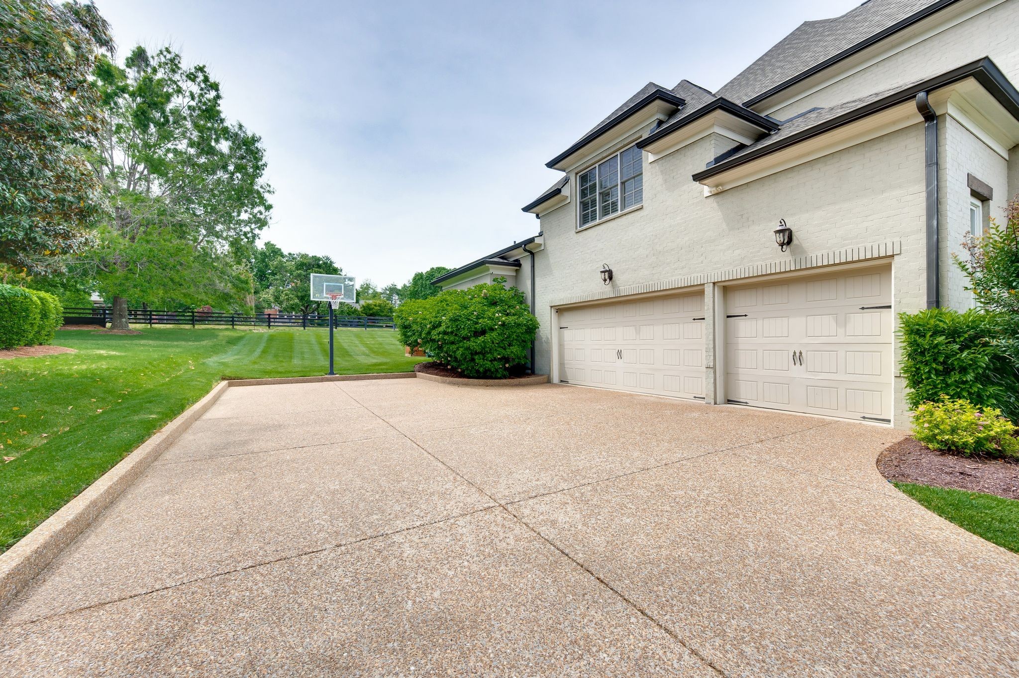 9476 Highland Bend Ct