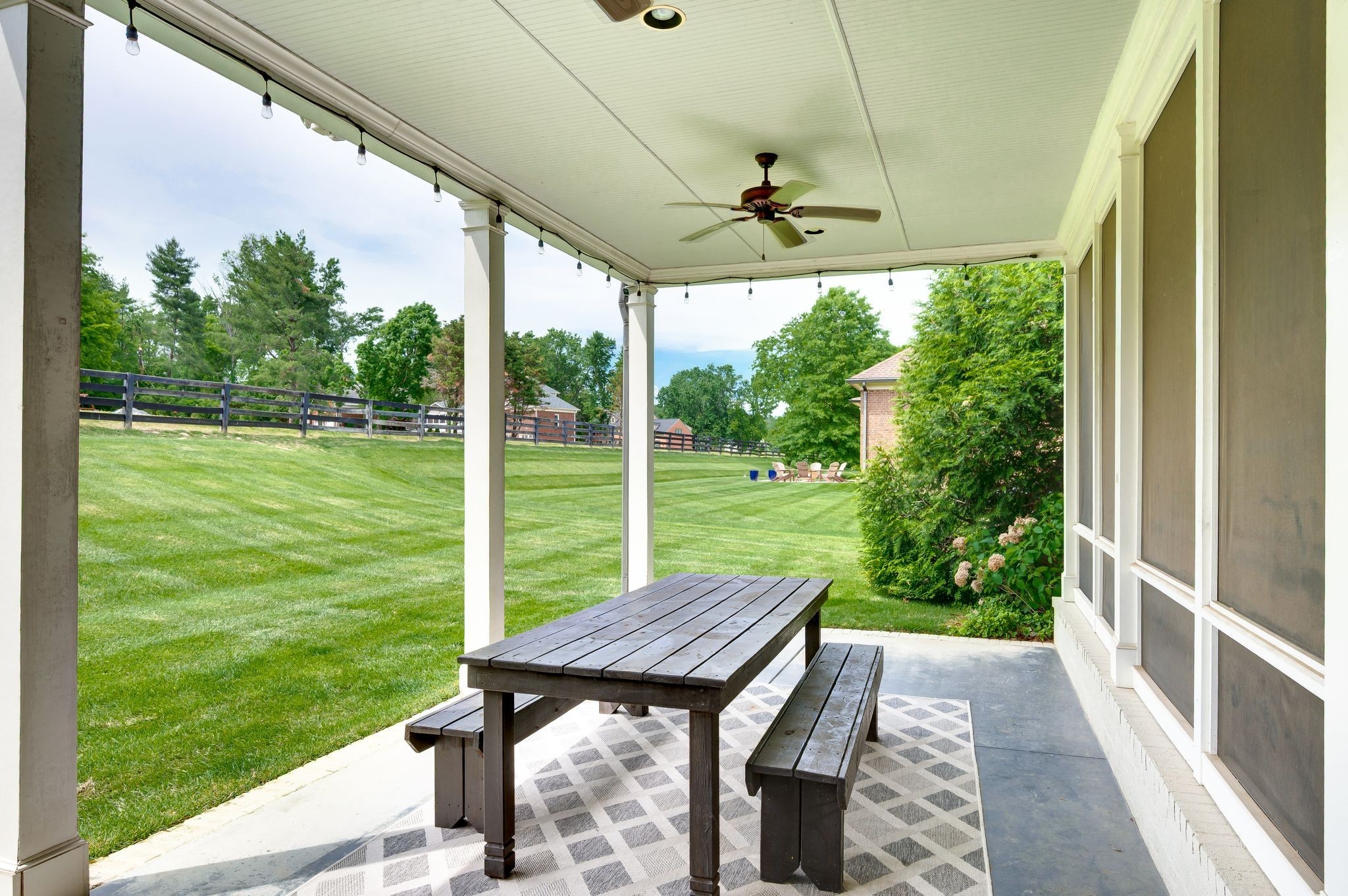 9476 Highland Bend Ct
