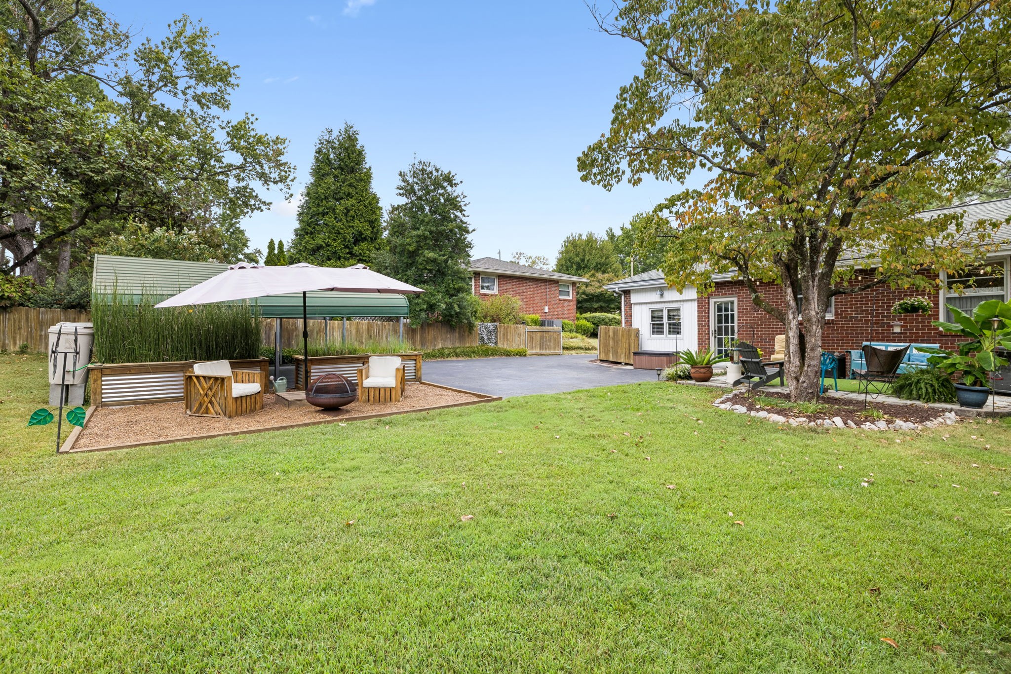 5015 Montclair Dr