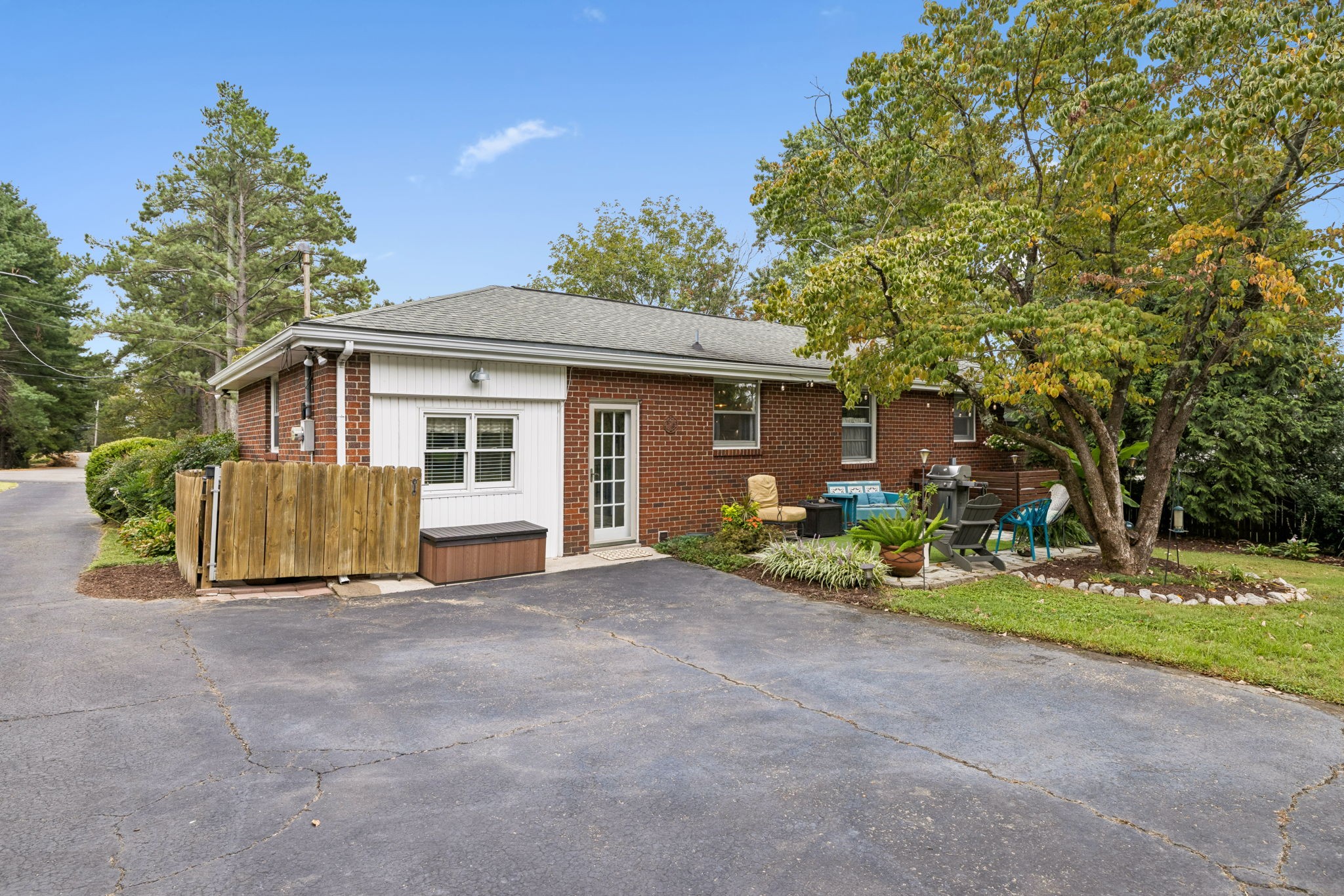 5015 Montclair Dr