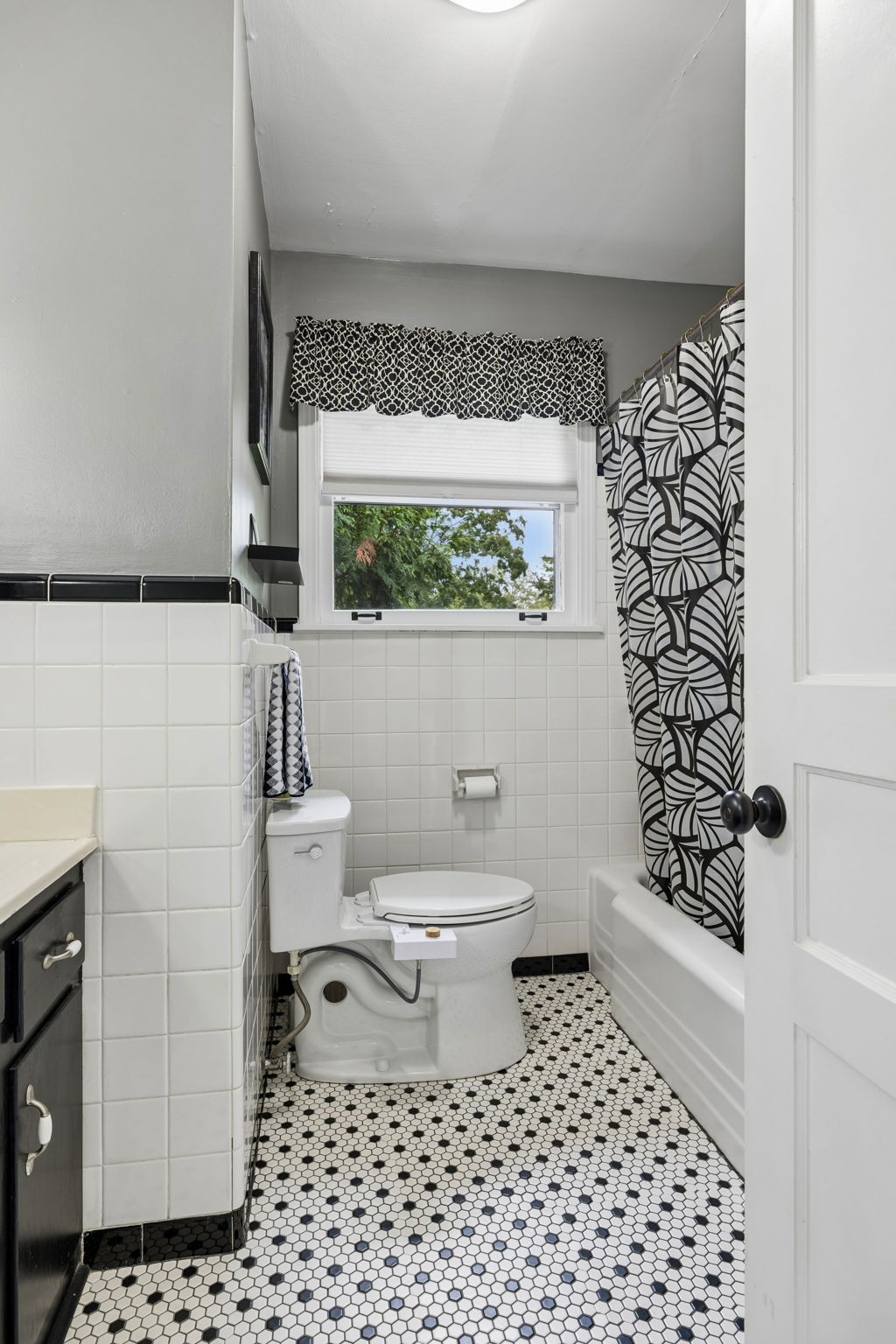 5015 Montclair Dr