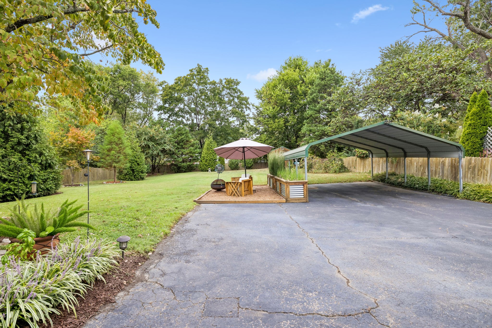 5015 Montclair Dr