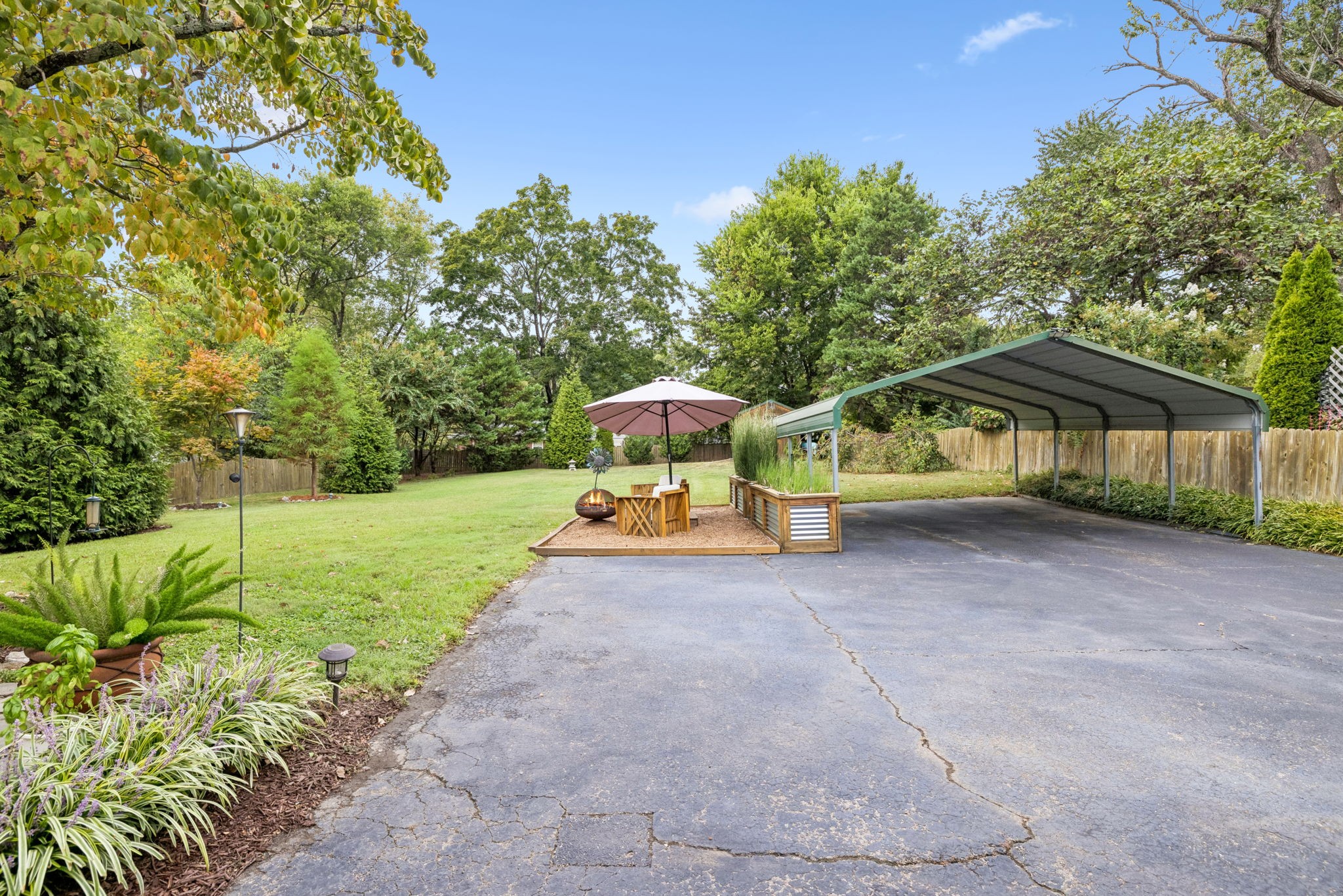 5015 Montclair Dr