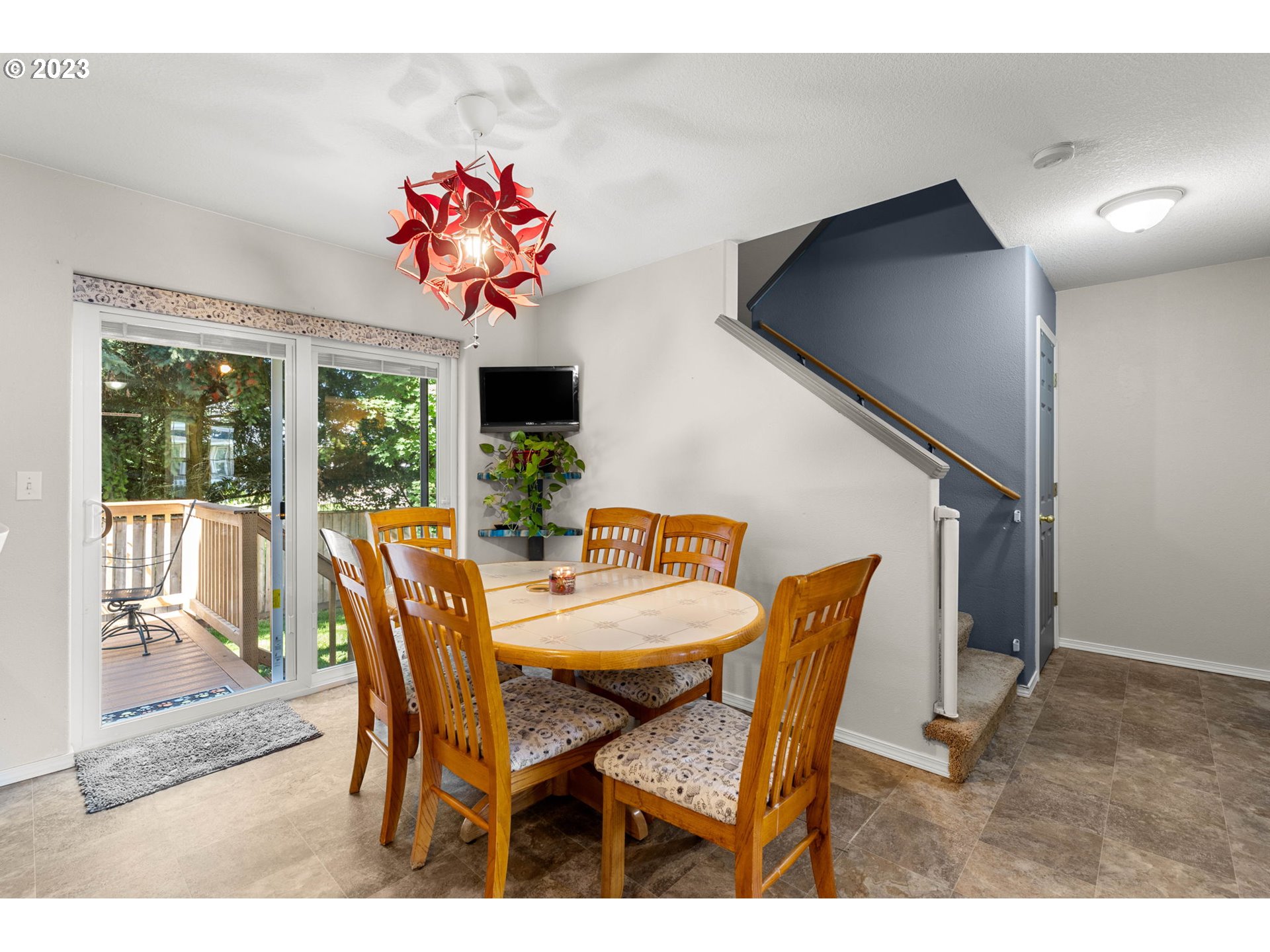 1925 MEADOWOOD LOOP