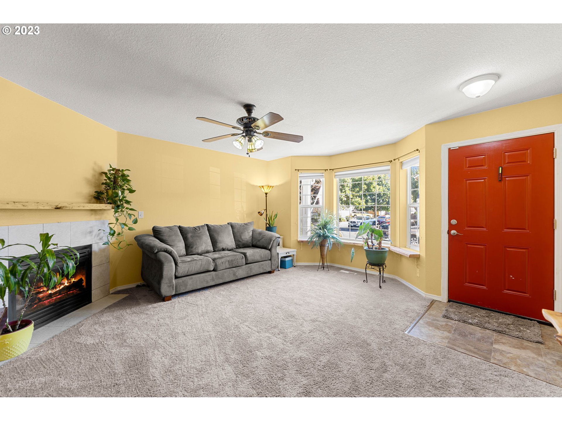 1925 MEADOWOOD LOOP
