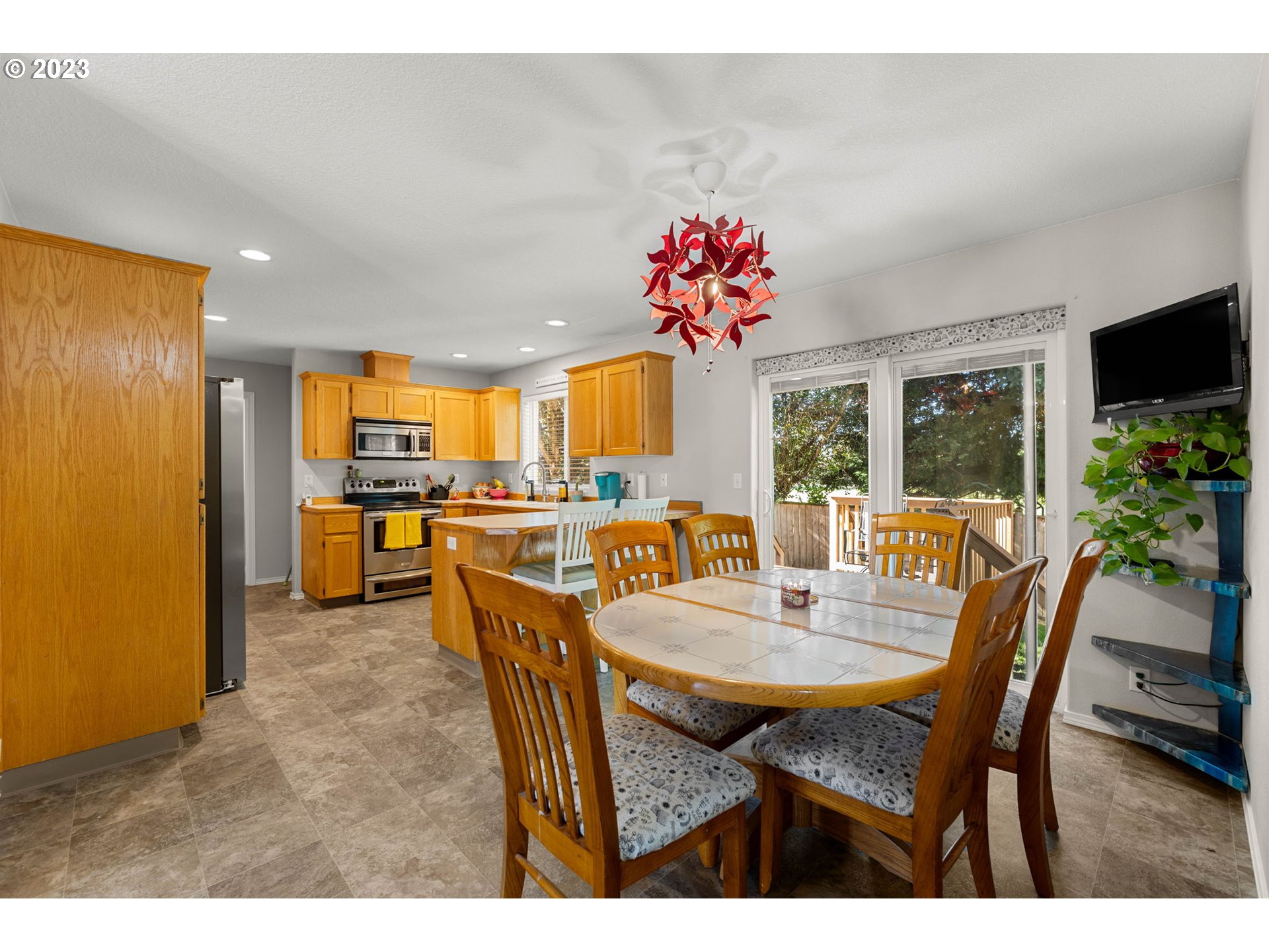 1925 MEADOWOOD LOOP