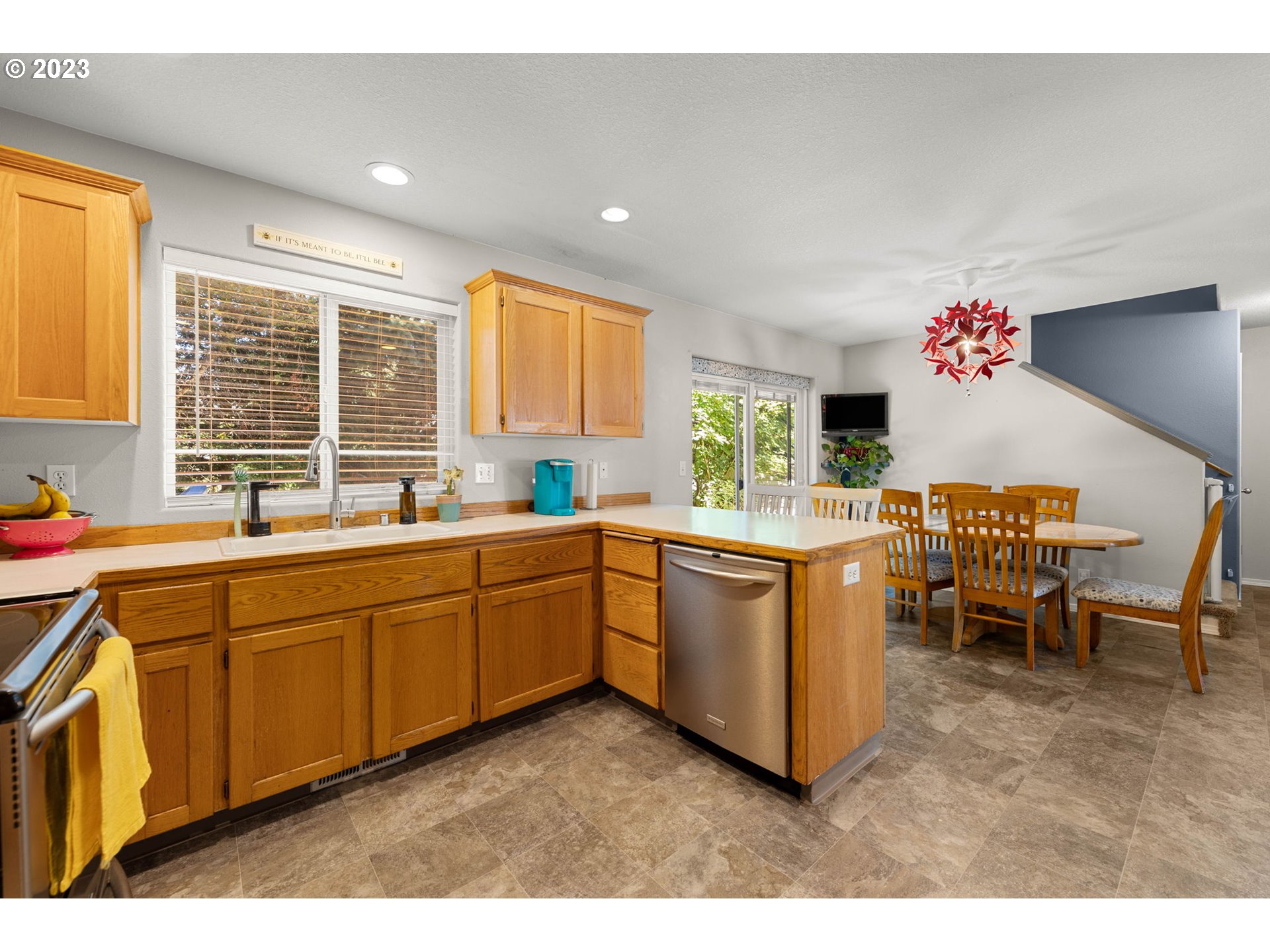 1925 MEADOWOOD LOOP