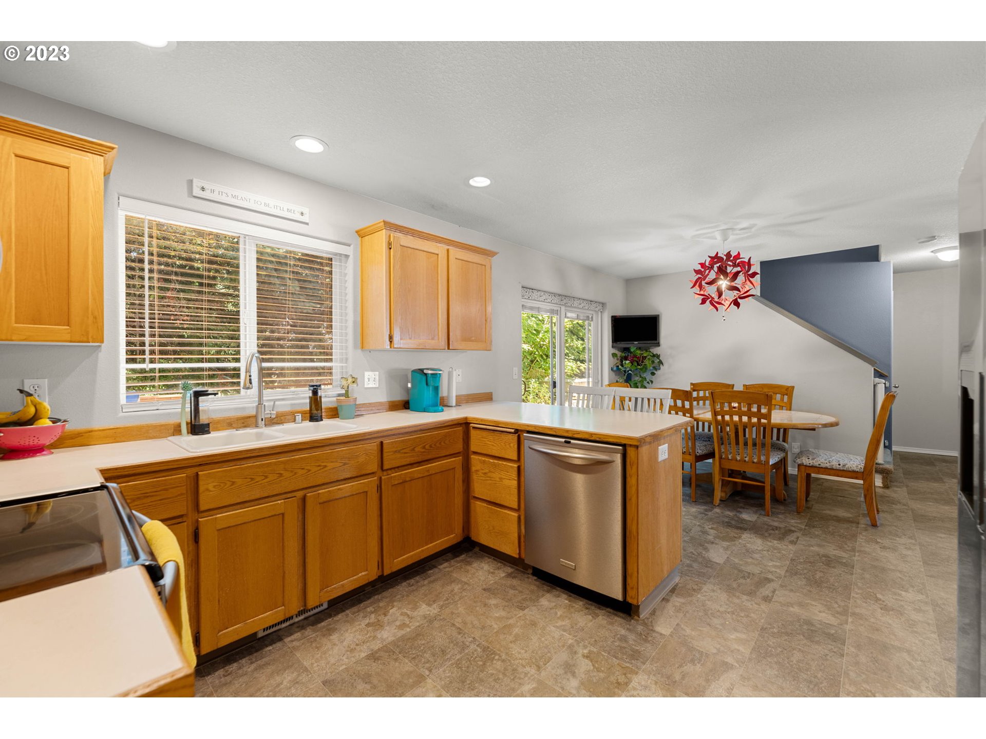 1925 MEADOWOOD LOOP