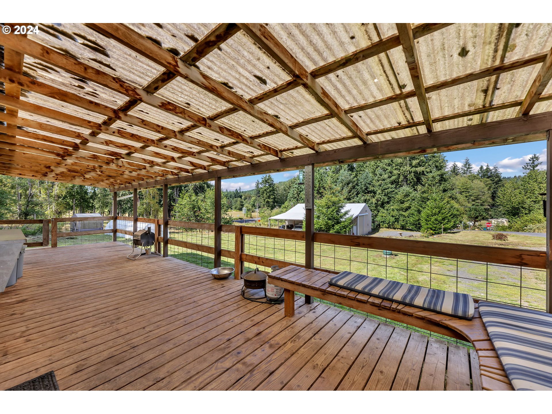 102 HIRONS RD