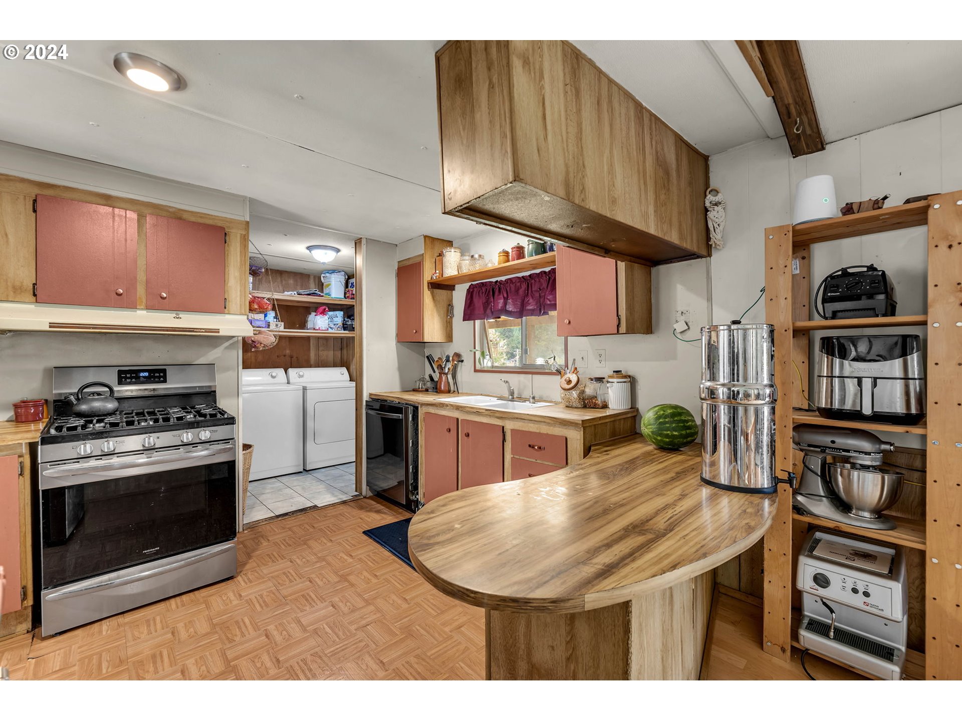 102 HIRONS RD