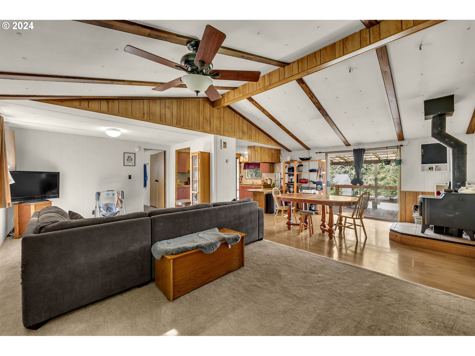 102 HIRONS RD