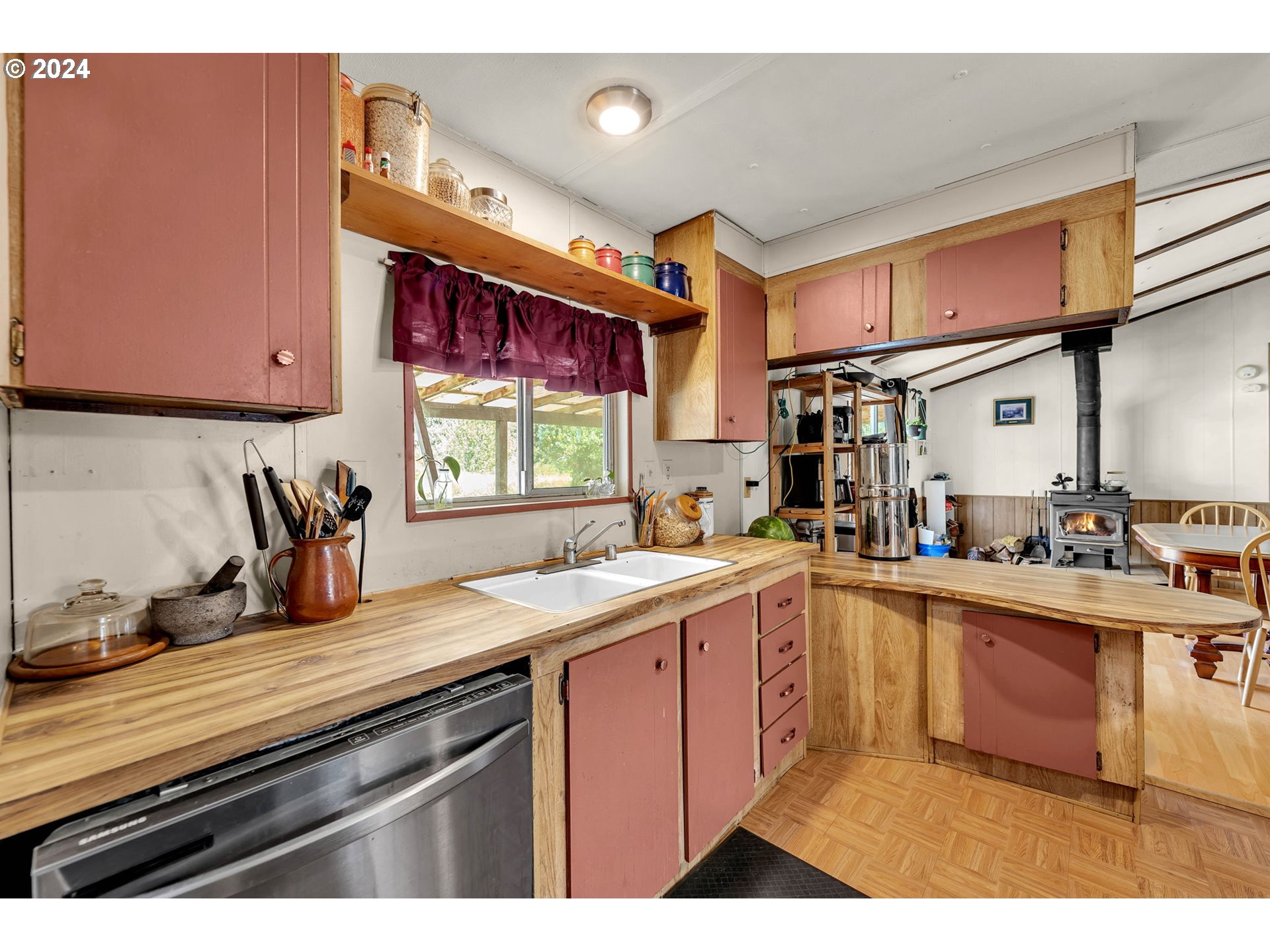 102 HIRONS RD