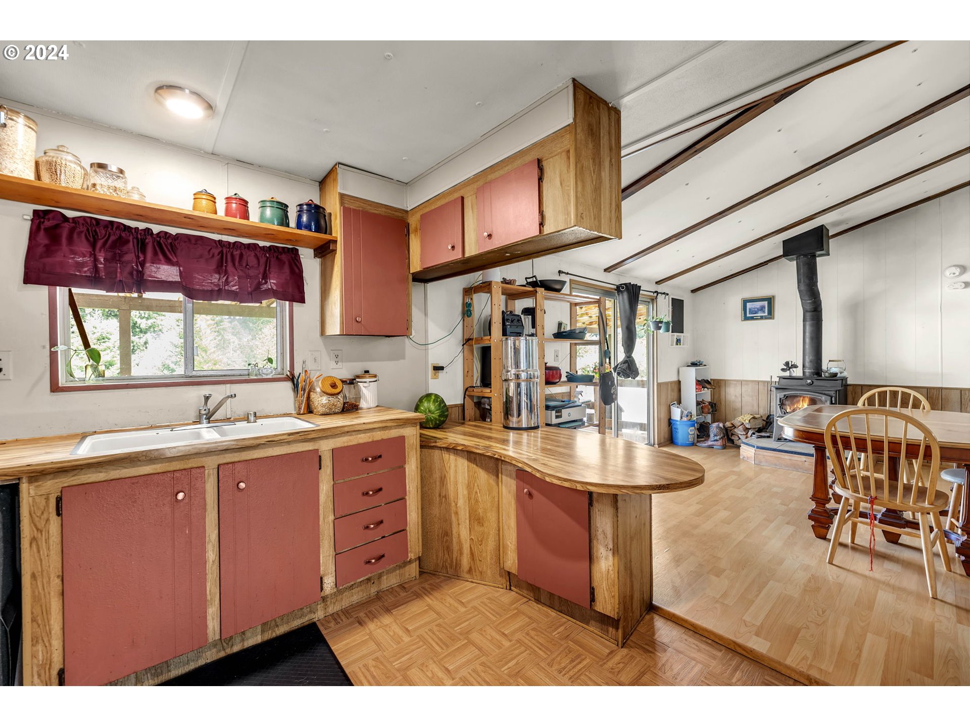 102 HIRONS RD
