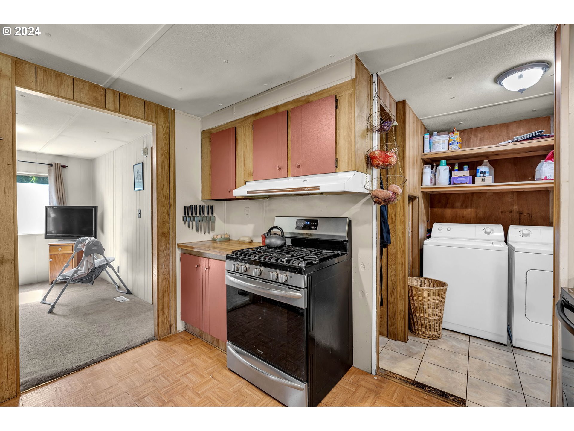102 HIRONS RD