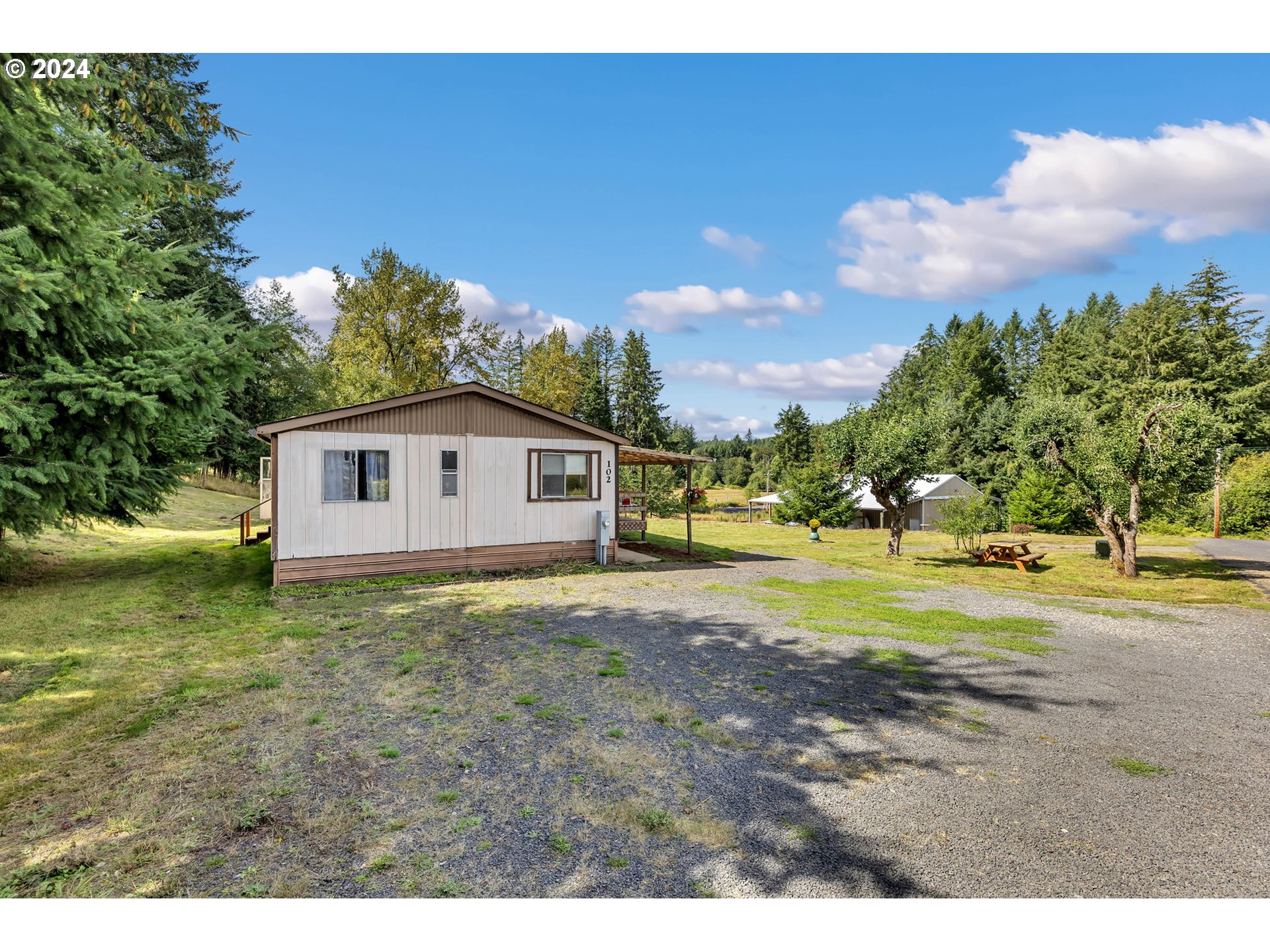102 HIRONS RD