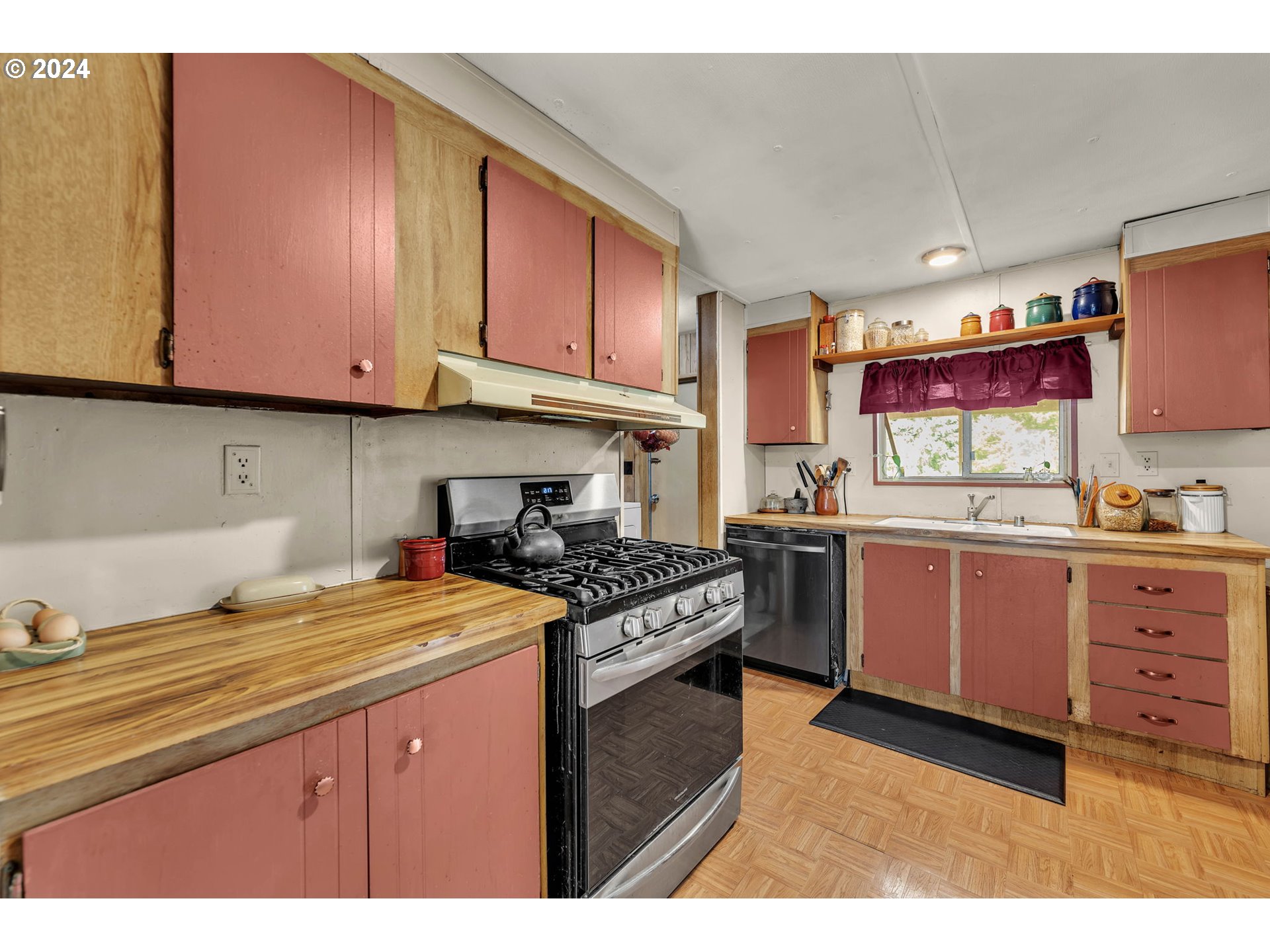 102 HIRONS RD