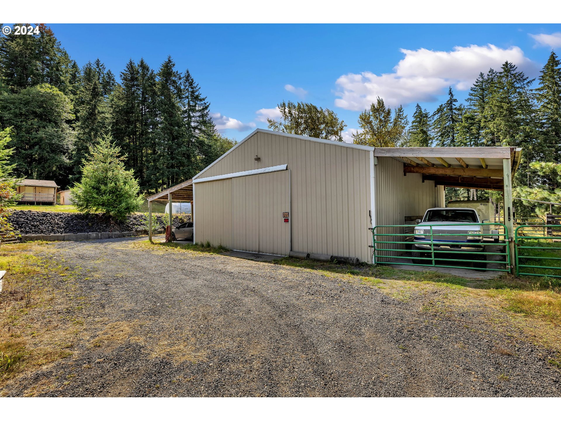 102 HIRONS RD
