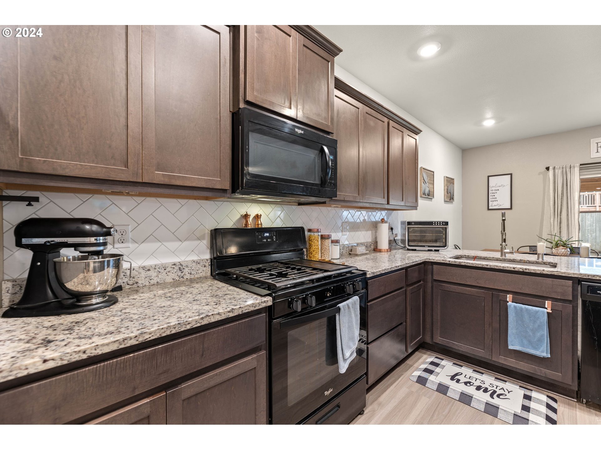 1405 W 15TH AVE
