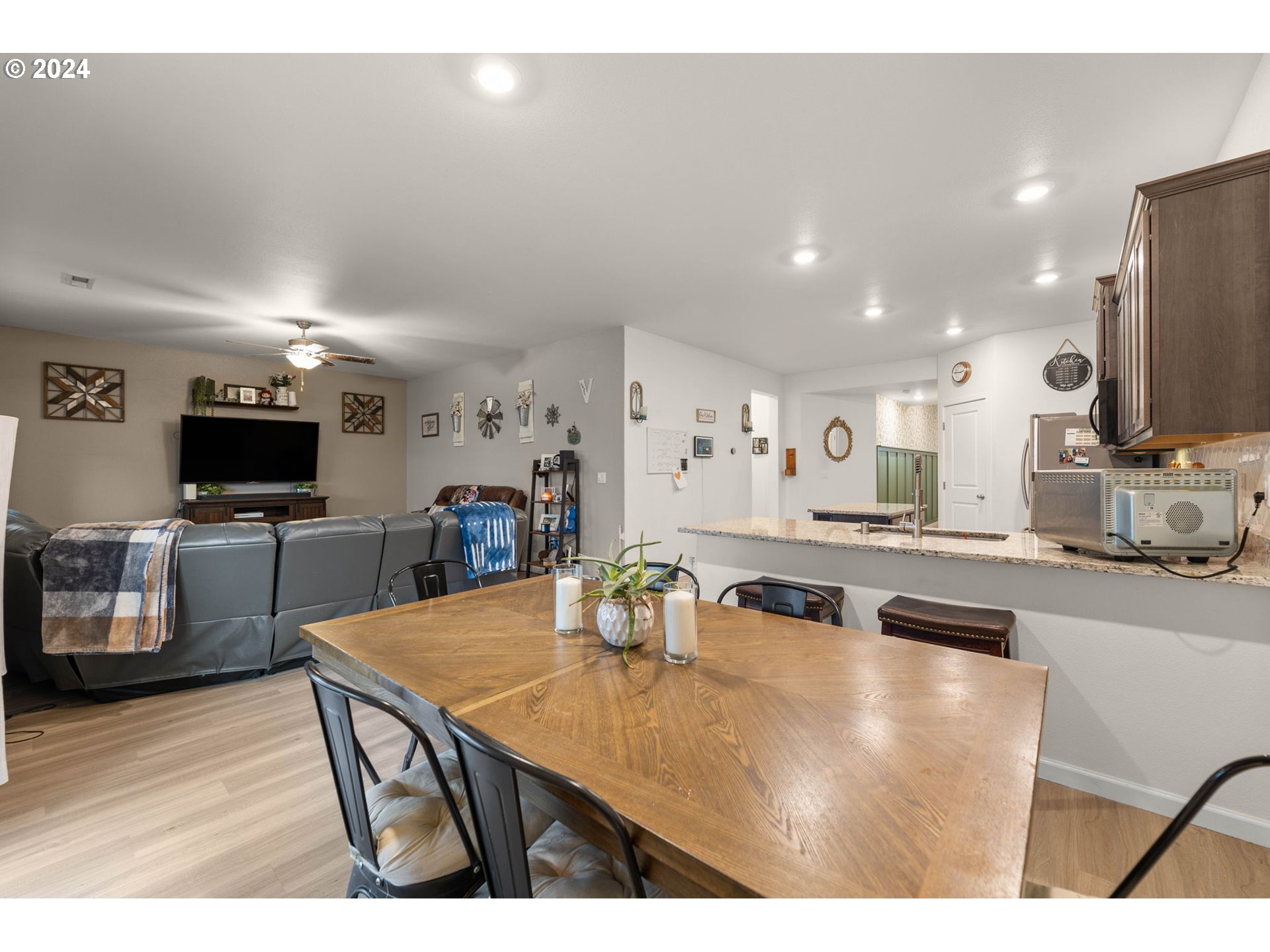 1405 W 15TH AVE